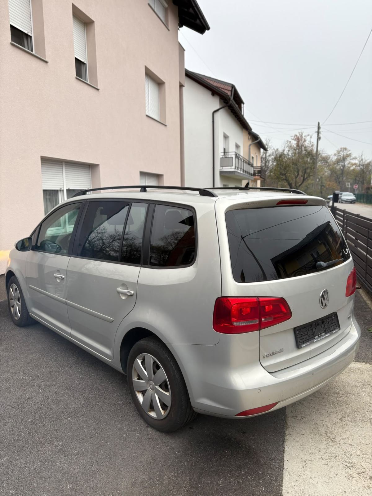 VW Touran 1.6 TDI 7 SJEDALA HR AUTO, fotografija 6