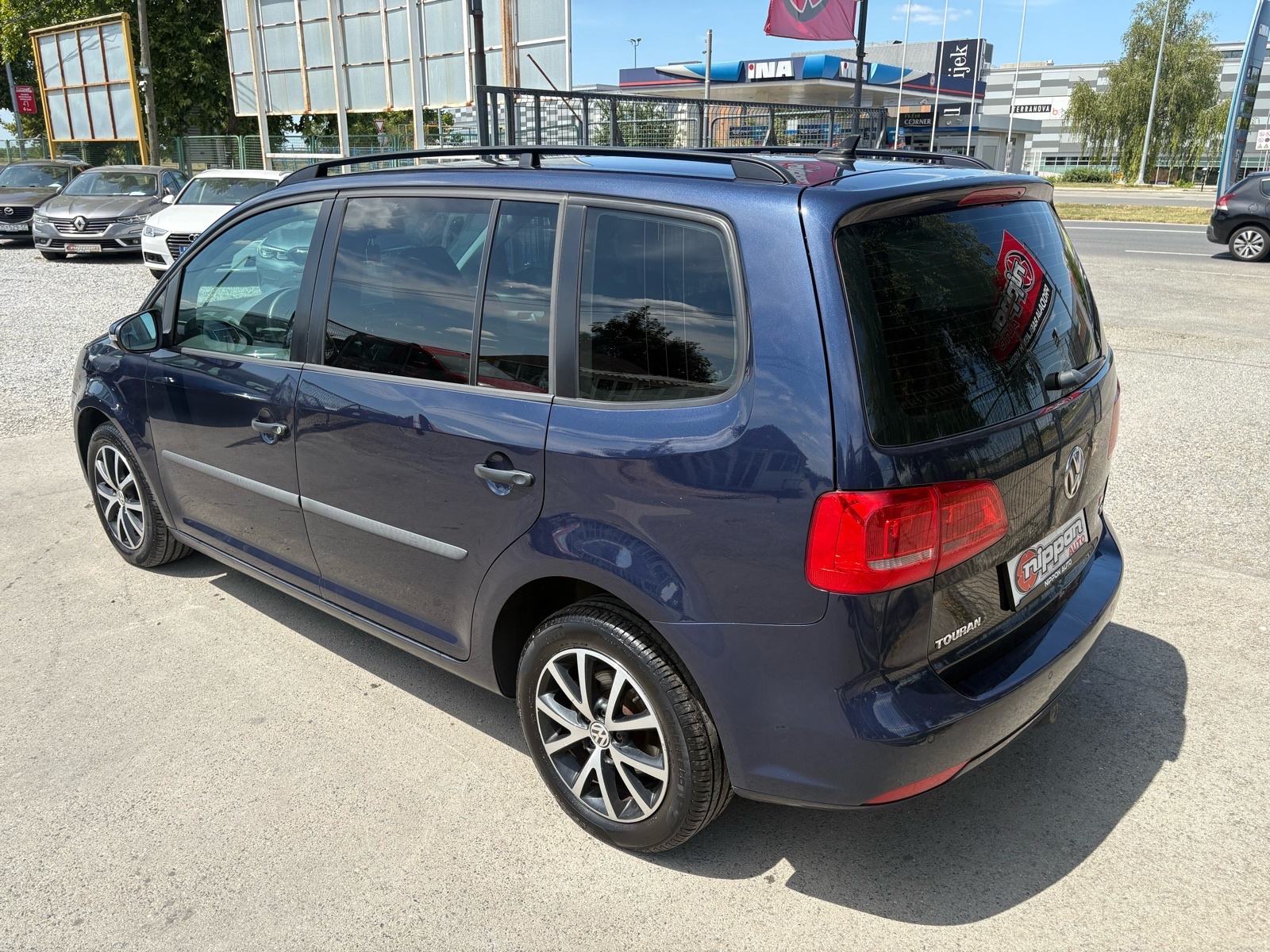VW Touran 1,6 TDI 7 SJEDALA - KLIMA - NAVI - AUTOKREDIT, pogled izvana - slika 4