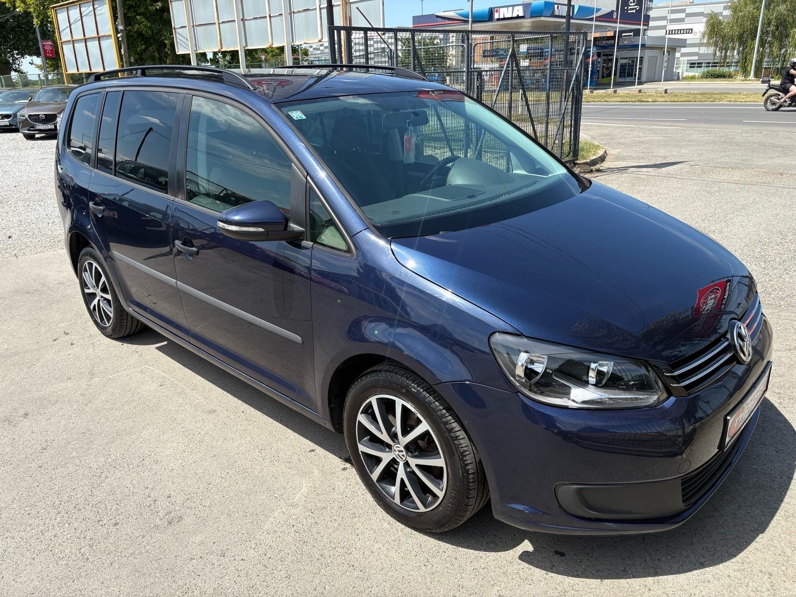 VW Touran 1,6 TDI 7 SJEDALA - KLIMA - NAVI - AUTOKREDIT, fotografija 8