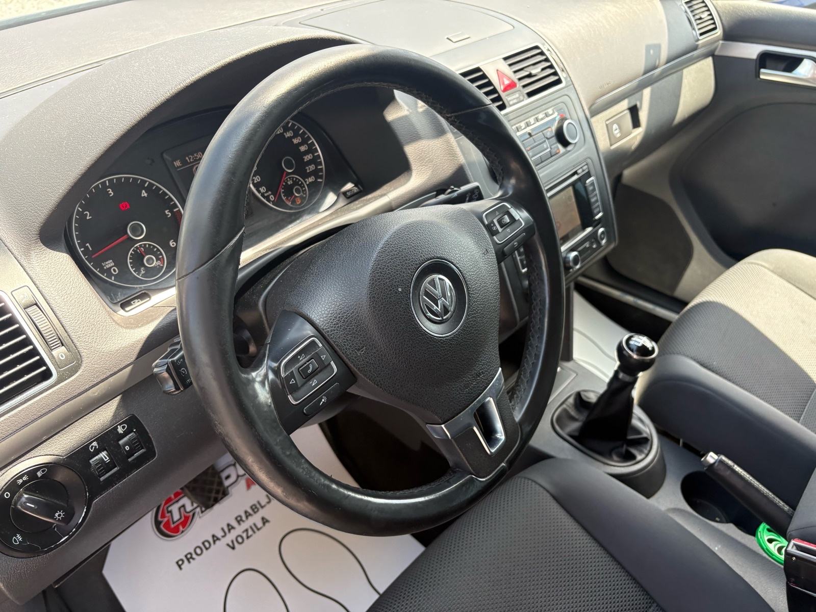 VW Touran 1,6 TDI 7 SJEDALA - KLIMA - NAVI - AUTOKREDIT, fotografija 9