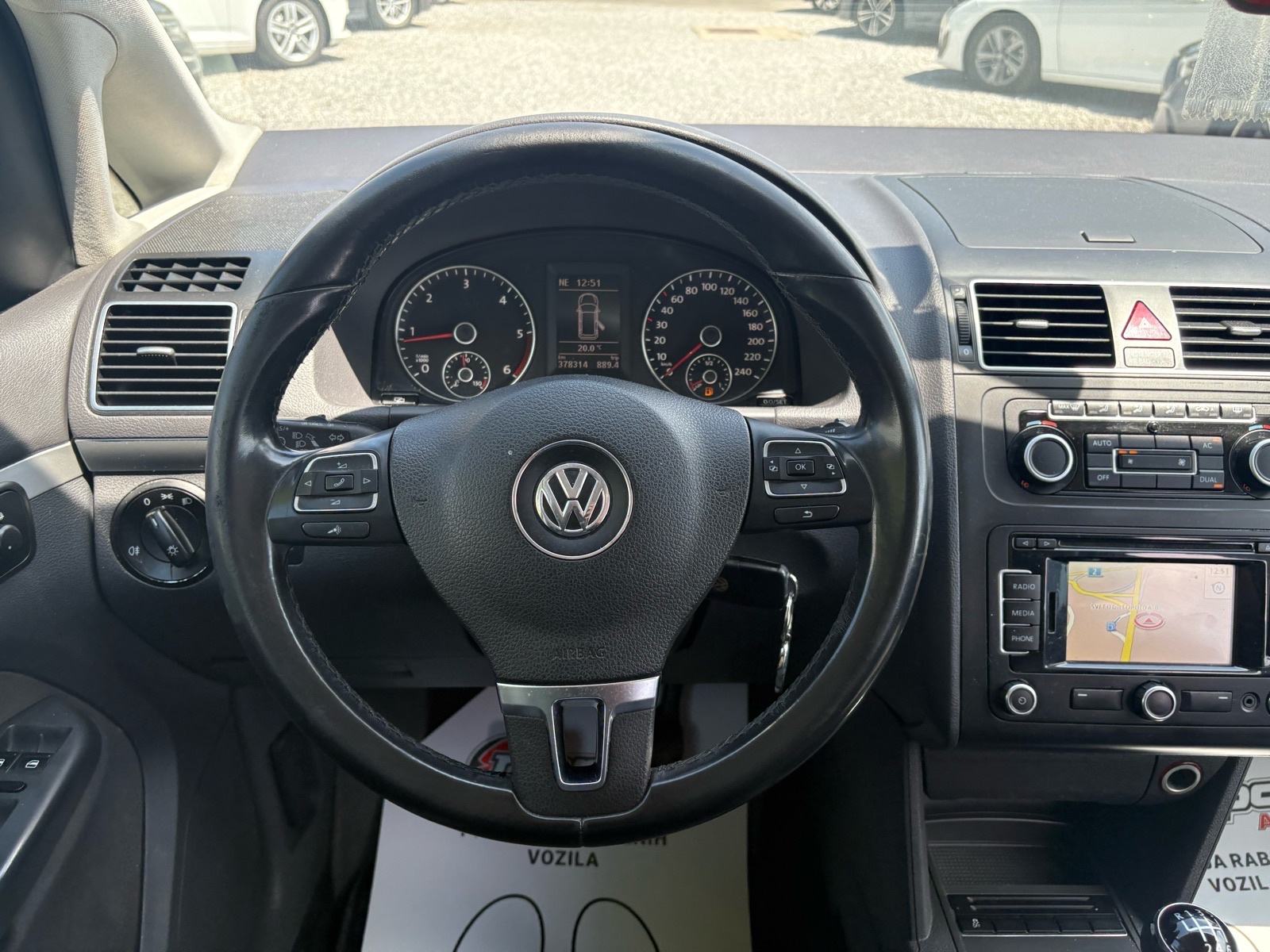 VW Touran 1,6 TDI 7 SJEDALA - KLIMA - NAVI - AUTOKREDIT, fotografija 13