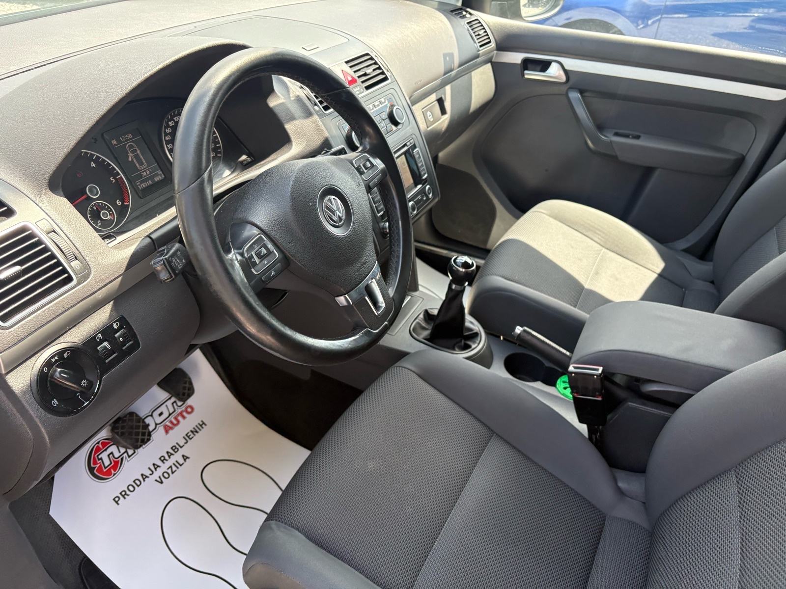 VW Touran 1,6 TDI 7 SJEDALA - KLIMA - NAVI - AUTOKREDIT, fotografija 10