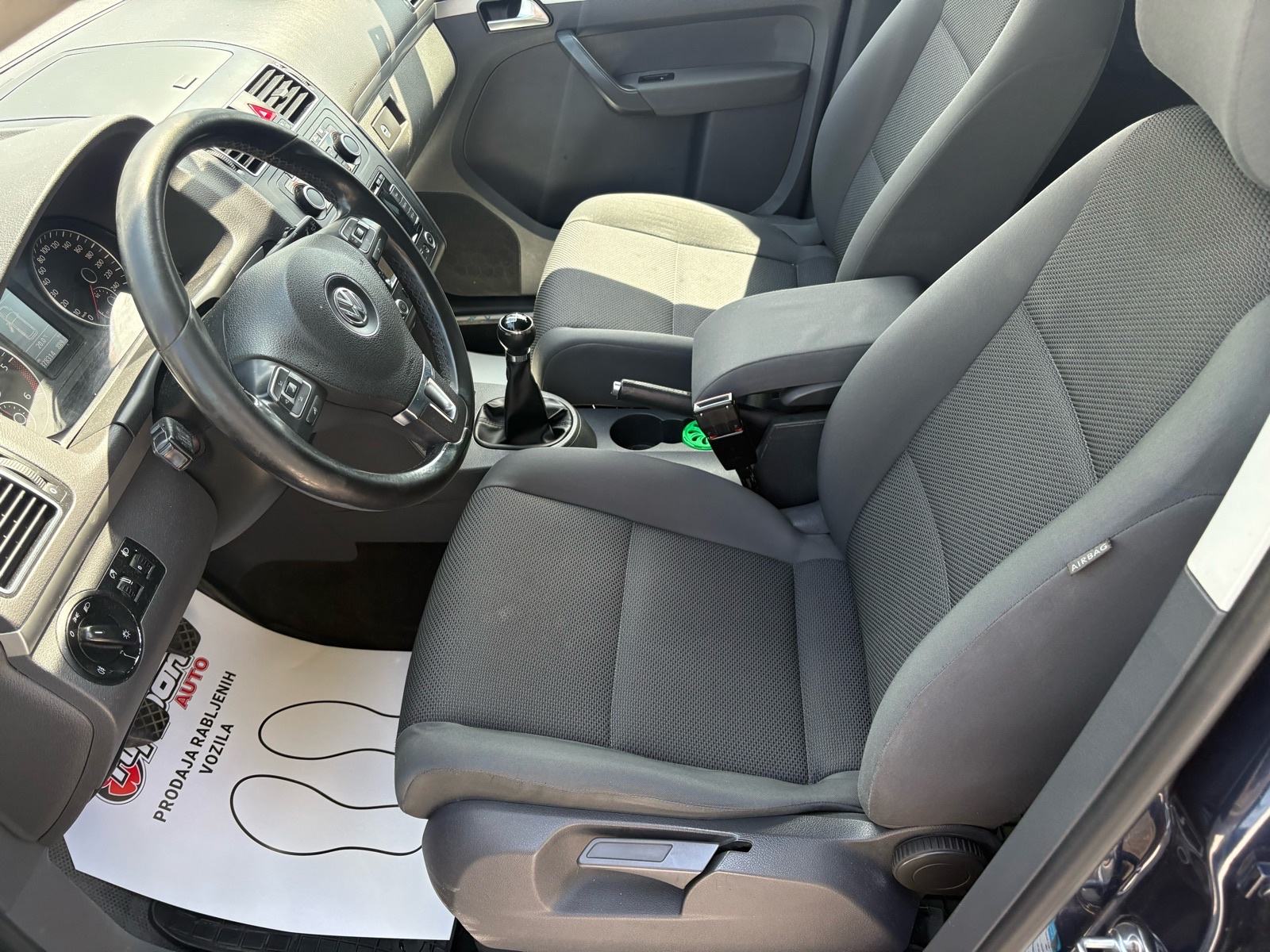 VW Touran 1,6 TDI 7 SJEDALA - KLIMA - NAVI - AUTOKREDIT, fotografija 11