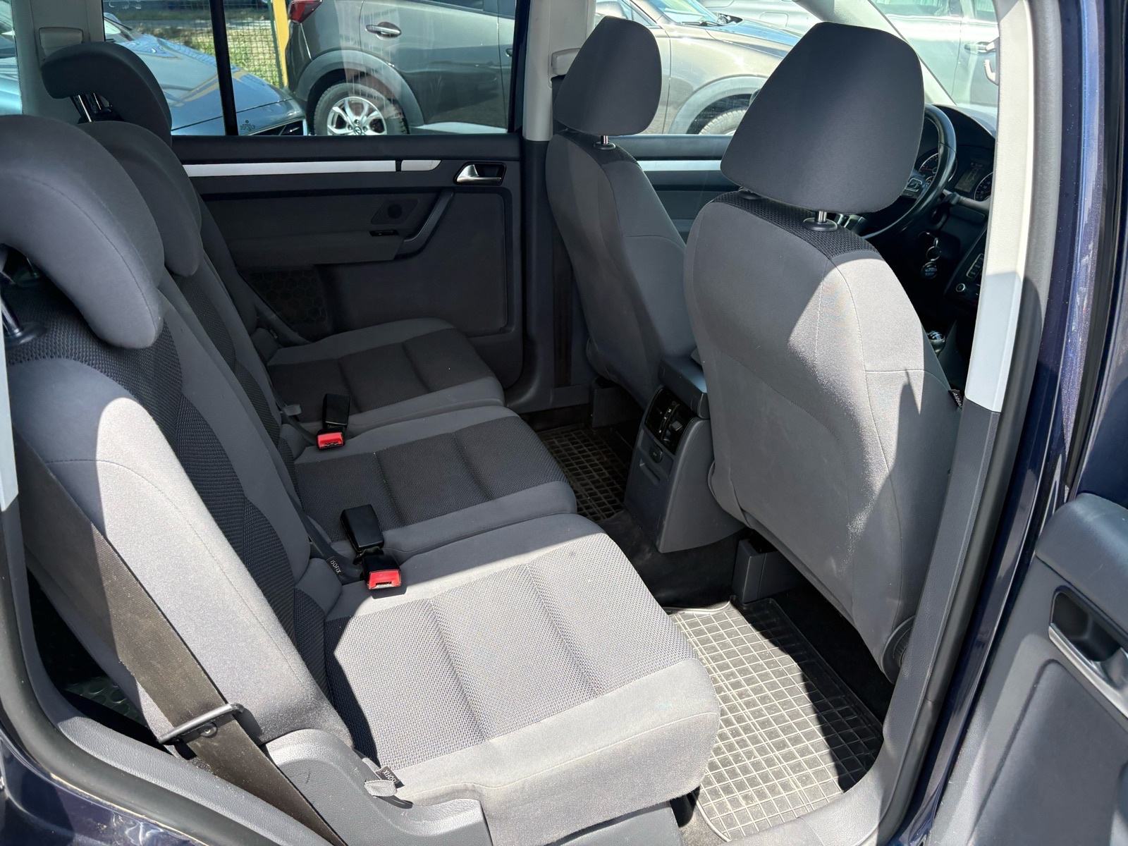 VW Touran 1,6 TDI 7 SJEDALA - KLIMA - NAVI - AUTOKREDIT, fotografija 20