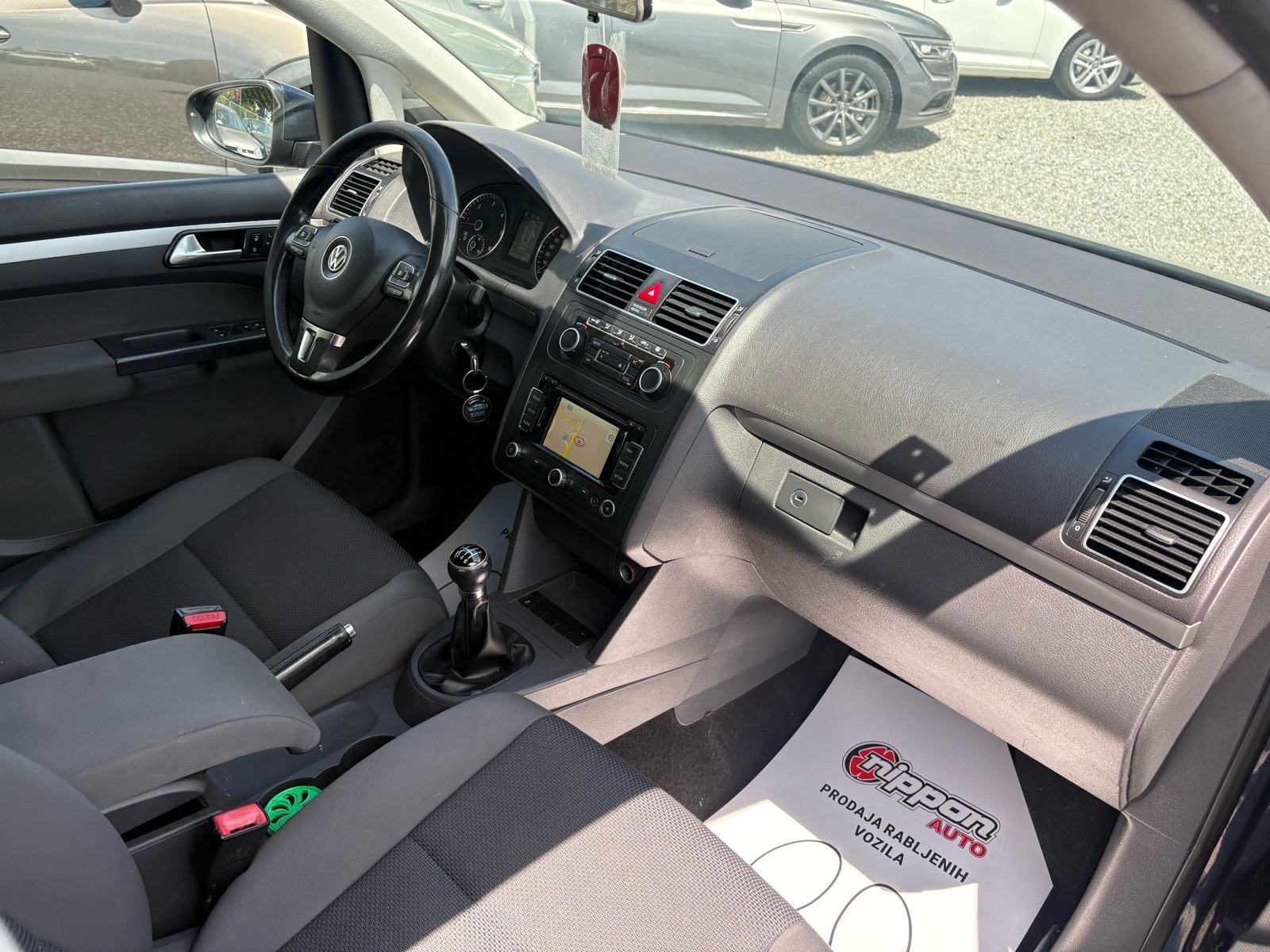 VW Touran 1,6 TDI 7 SJEDALA - KLIMA - NAVI - AUTOKREDIT, fotografija 17