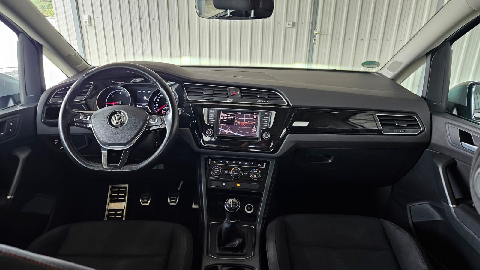 VW Touran 1,6 TDI 7 sjedala,panorama,LED farovi..., fotografija 7