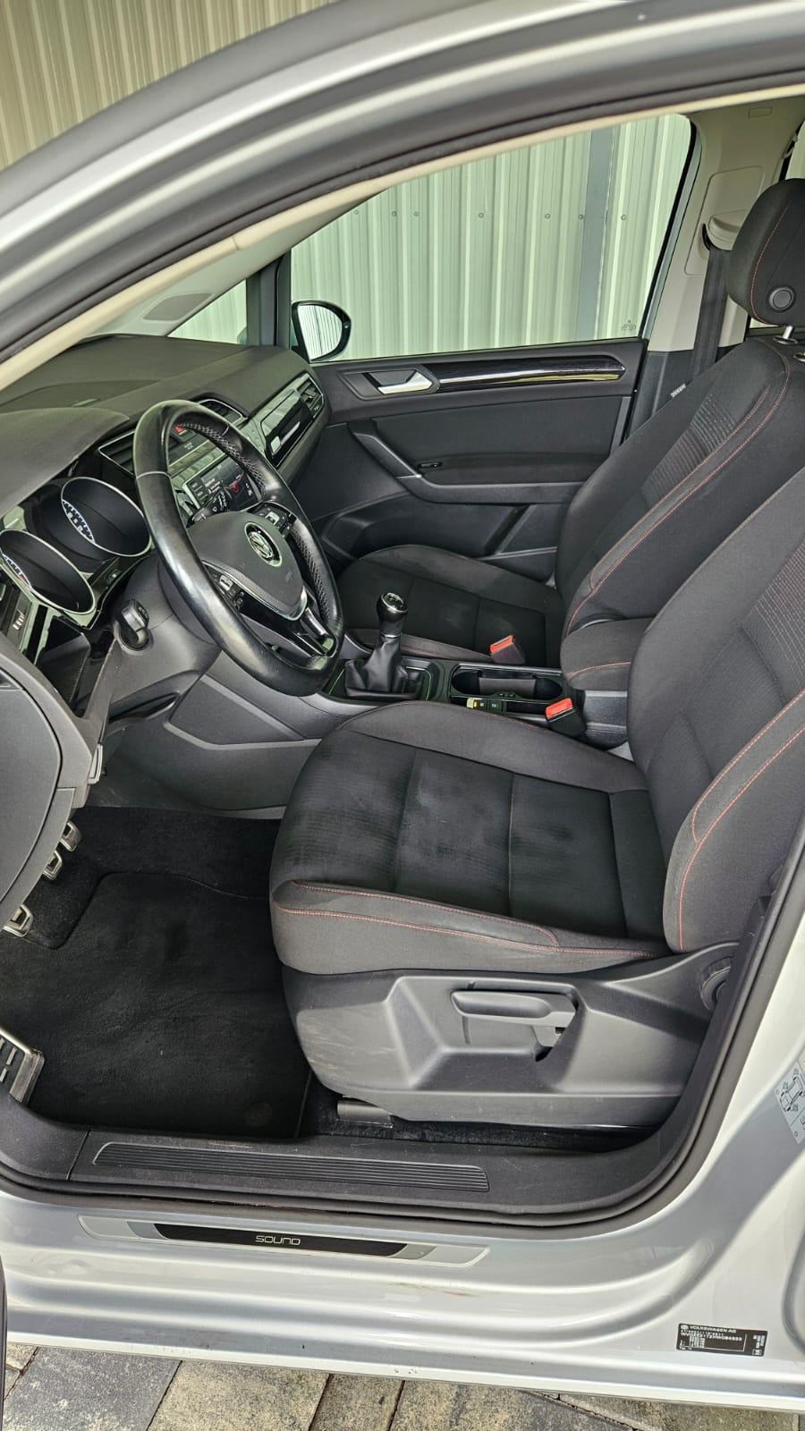 VW Touran 1,6 TDI 7 sjedala,panorama,LED farovi..., fotografija 6