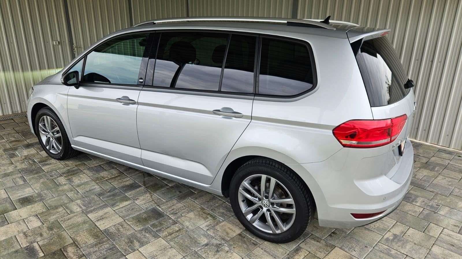 VW Touran 1,6 TDI 7 sjedala,panorama,LED farovi..., fotografija 3