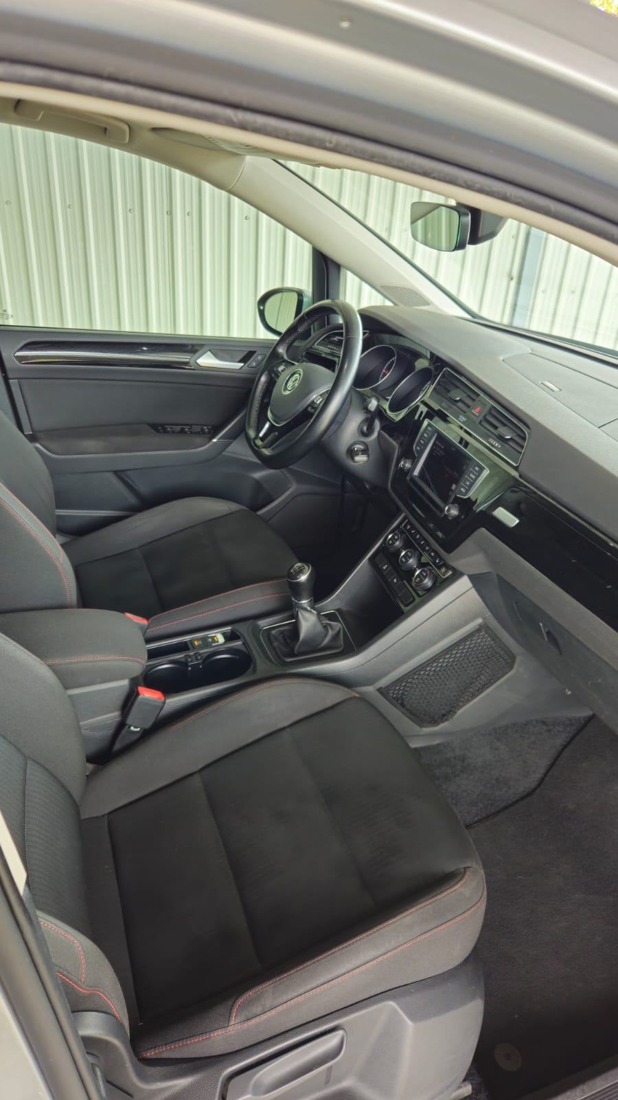 VW Touran 1,6 TDI 7 sjedala,panorama,LED farovi..., fotografija 11