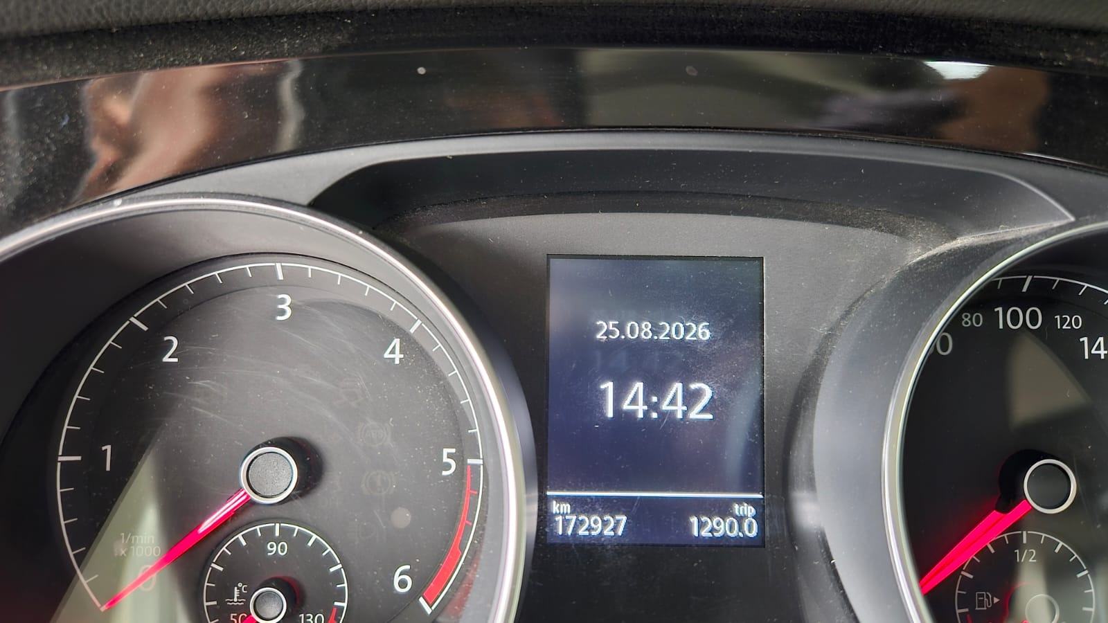 VW Touran 1,6 TDI 7 sjedala,panorama,LED farovi..., fotografija 12