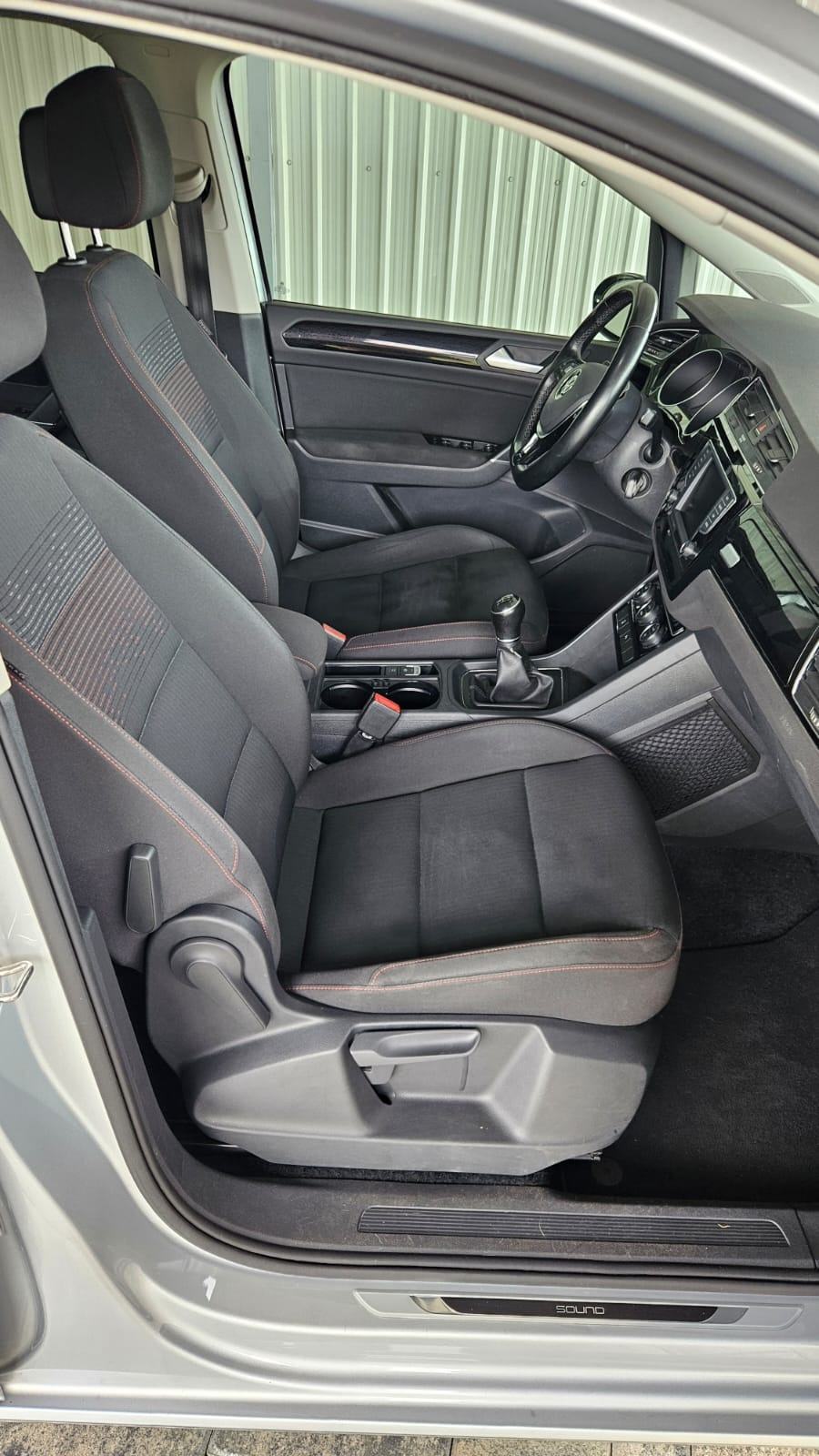 VW Touran 1,6 TDI 7 sjedala,panorama,LED farovi..., fotografija 9