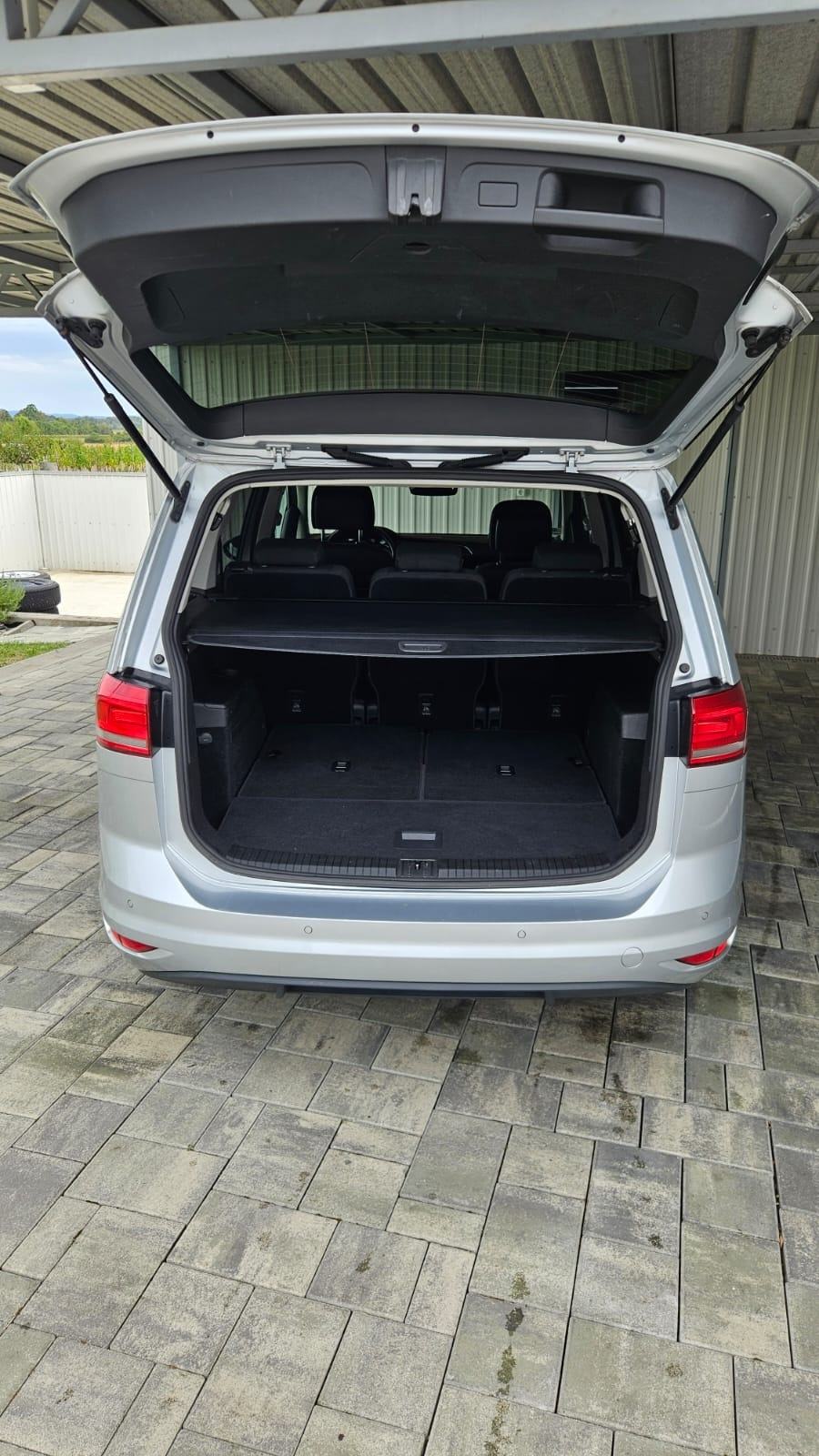 VW Touran 1,6 TDI 7 sjedala,panorama,LED farovi..., fotografija 14