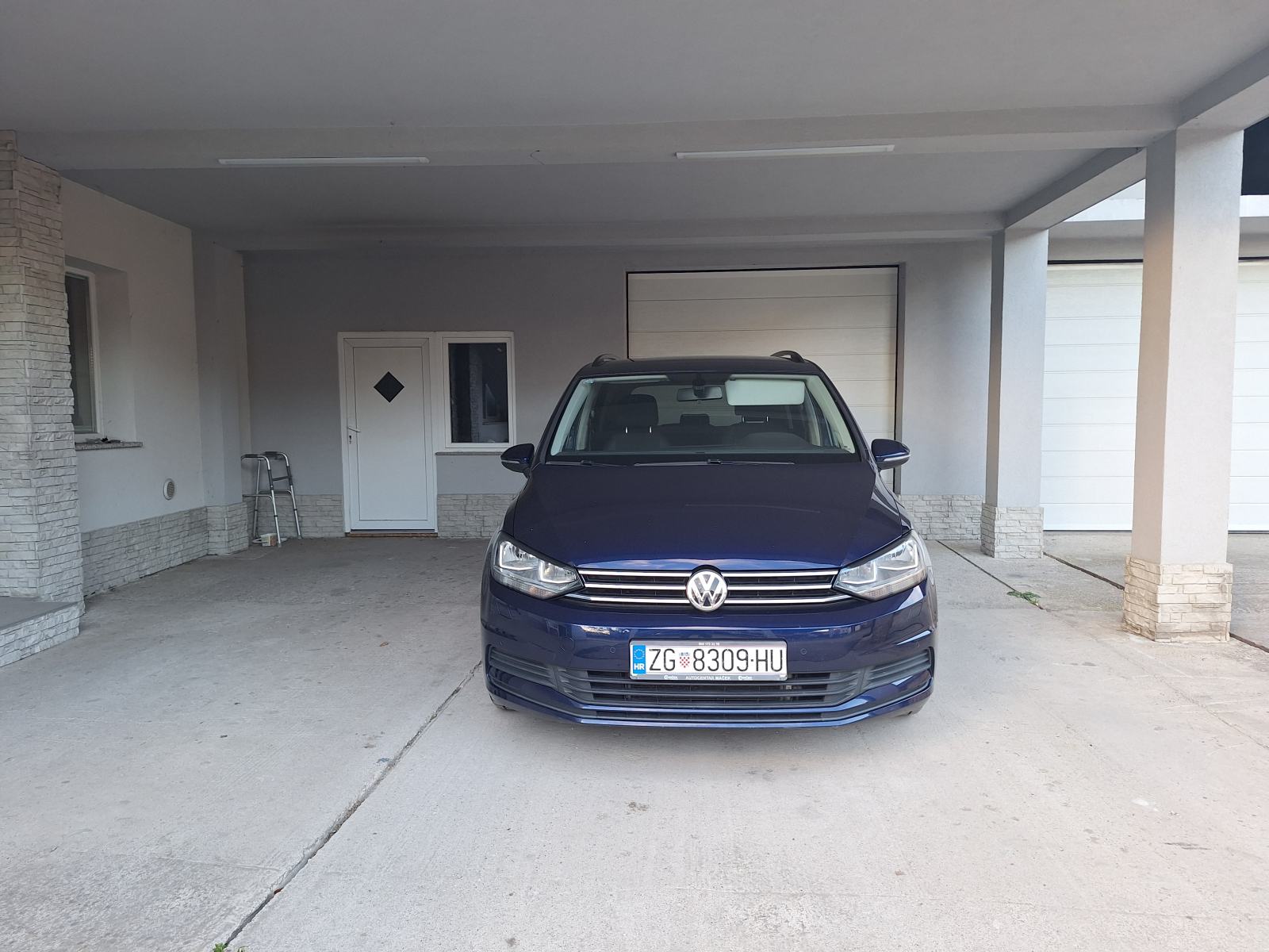 VW Touran 1,6 TDI 85kw 6 brzina full oprema, fotografija 4