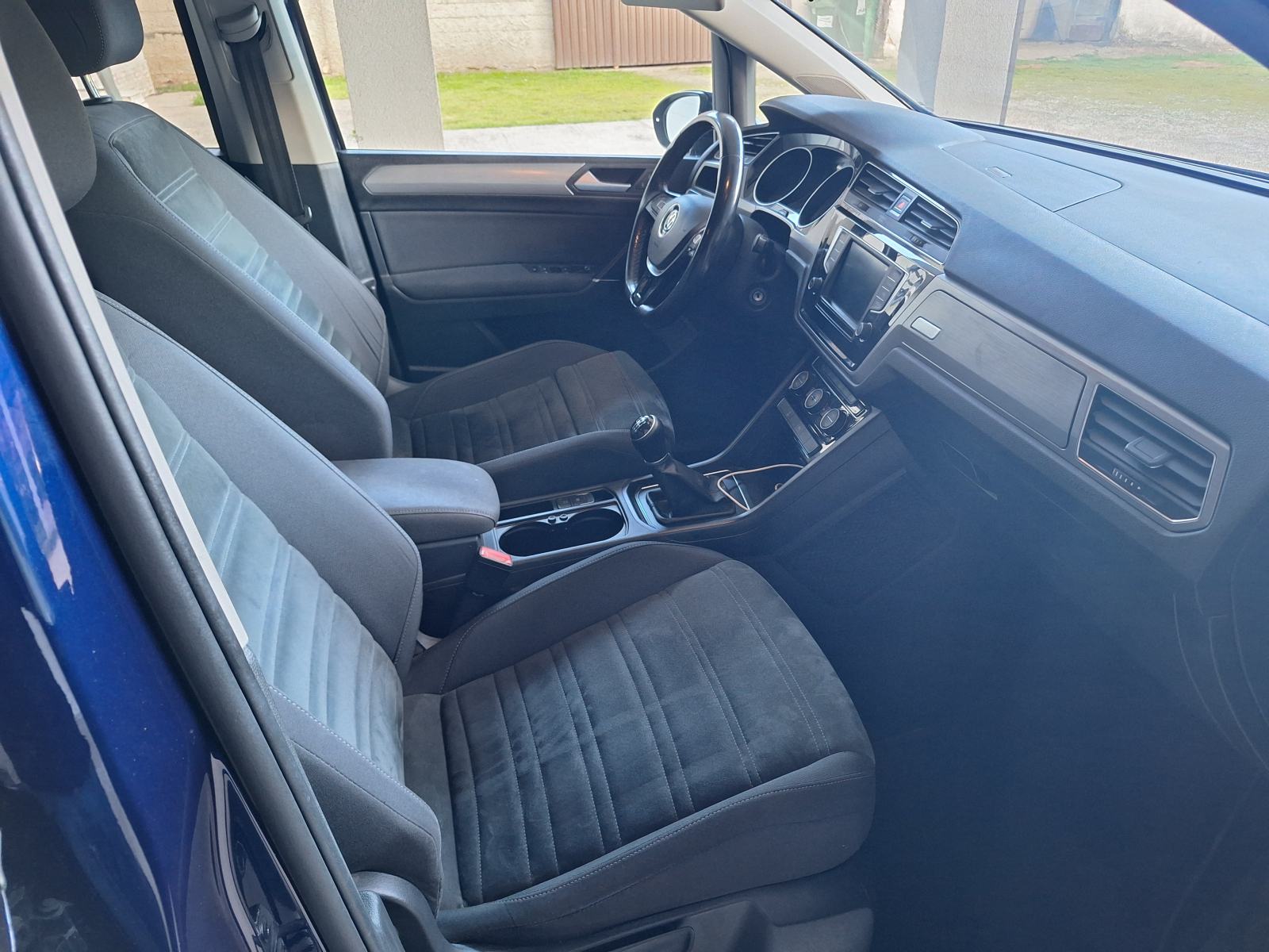 VW Touran 1,6 TDI 85kw 6 brzina full oprema, fotografija 6