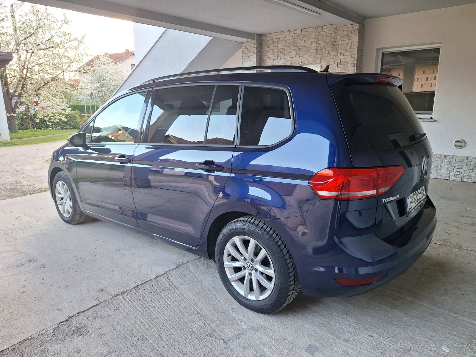 VW Touran 1,6 TDI 85kw 6 brzina full oprema, fotografija 2