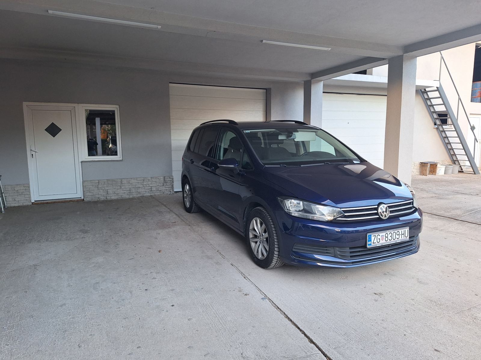 VW Touran 1,6 TDI 85kw 6 brzina full oprema, fotografija 3