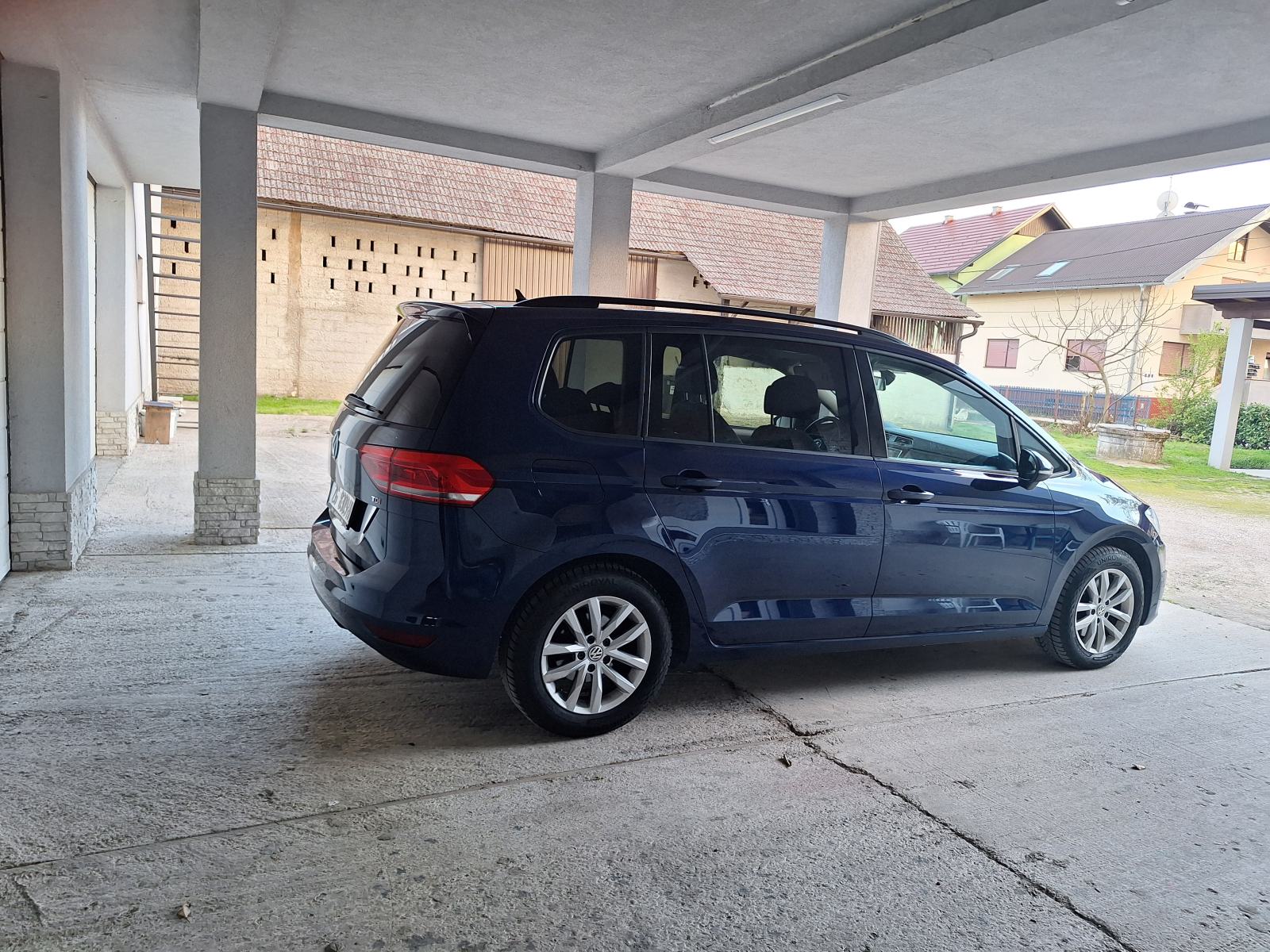 VW Touran 1,6 TDI 85kw 6 brzina full oprema, fotografija 8