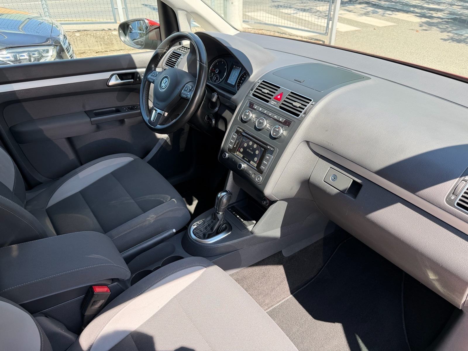 VW Touran 1,6 TDI DSG*LIFE*KAO NOV!!*, fotografija 11