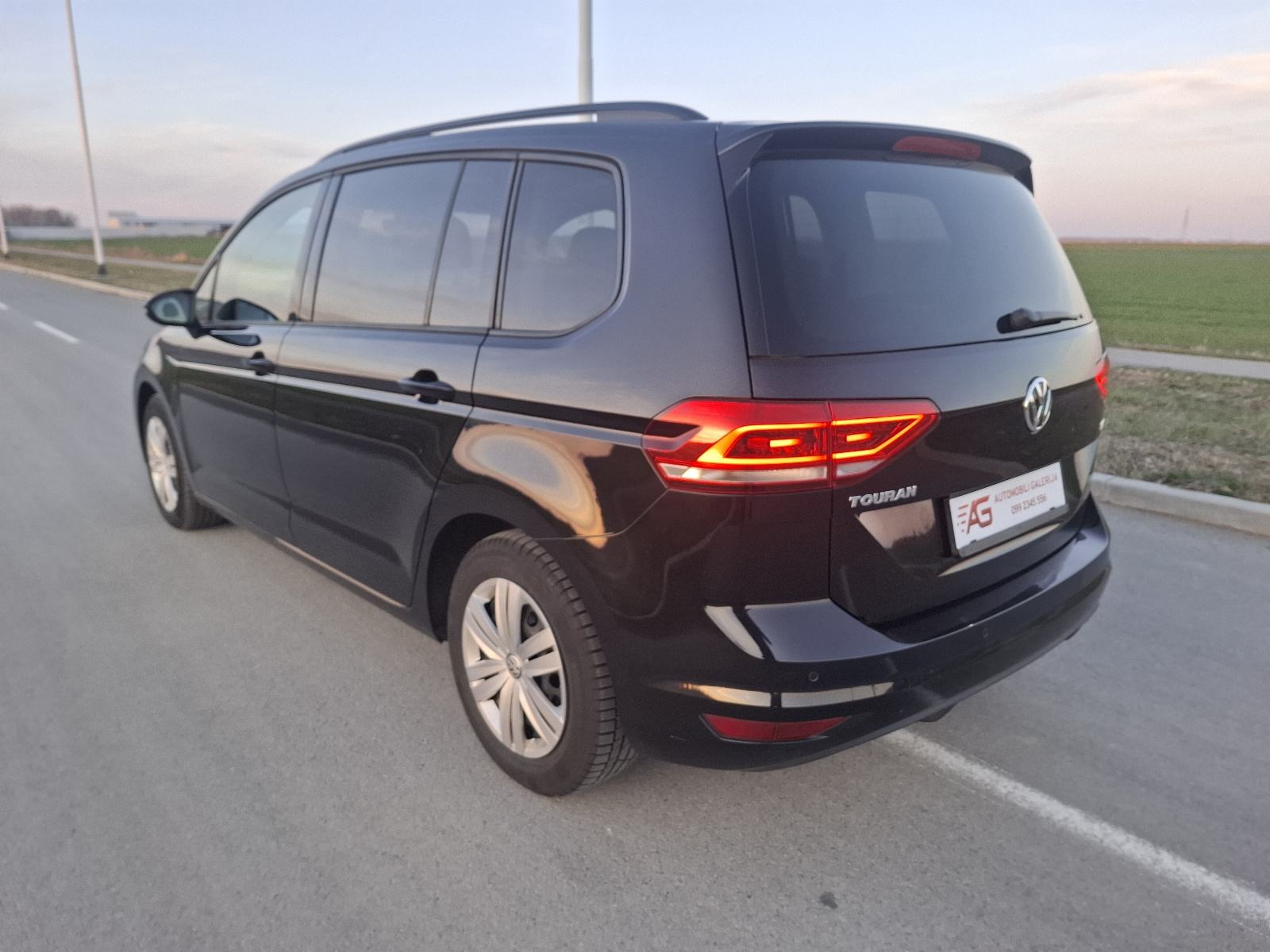 VW Touran 1,6 TDI BMT 7 SJEDALA, PANORAMA, fotografija 5