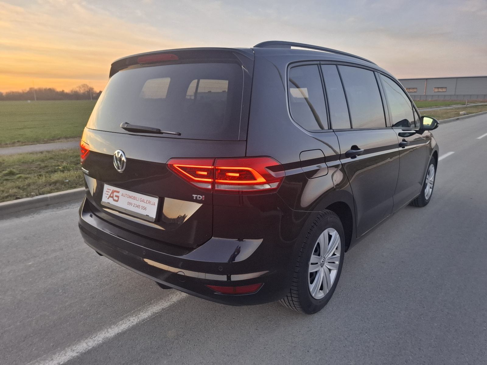 VW Touran 1,6 TDI BMT 7 SJEDALA, PANORAMA, fotografija 3