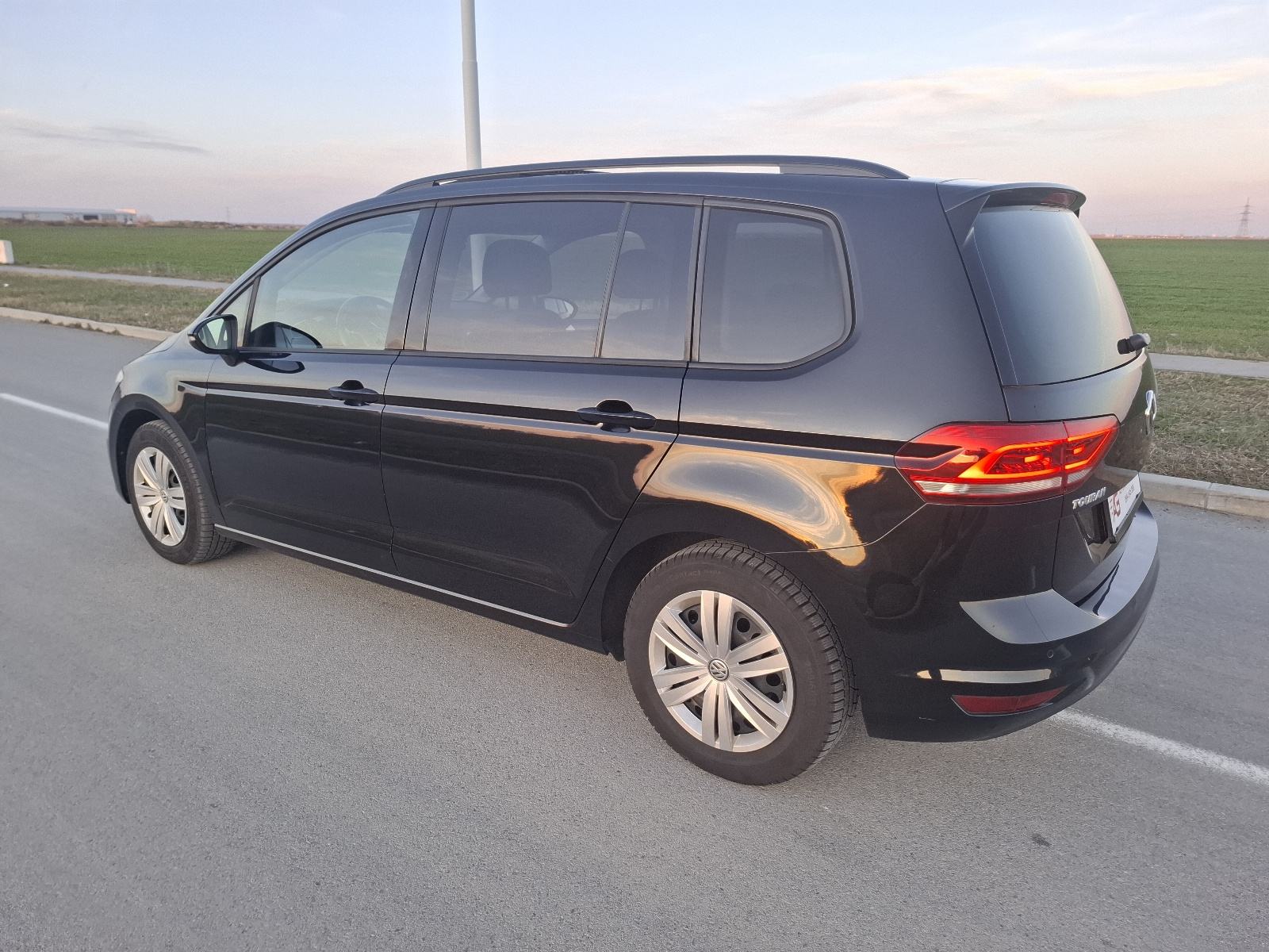 VW Touran 1,6 TDI BMT 7 SJEDALA, PANORAMA, fotografija 6