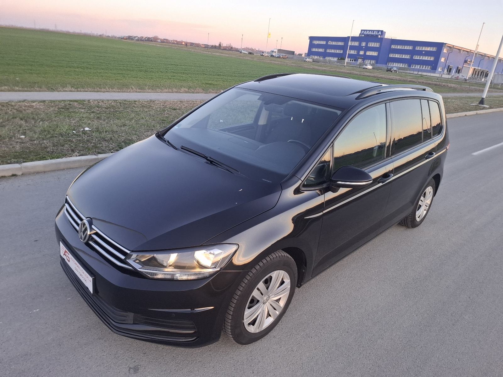 VW Touran 1,6 TDI BMT 7 SJEDALA, PANORAMA, fotografija 10