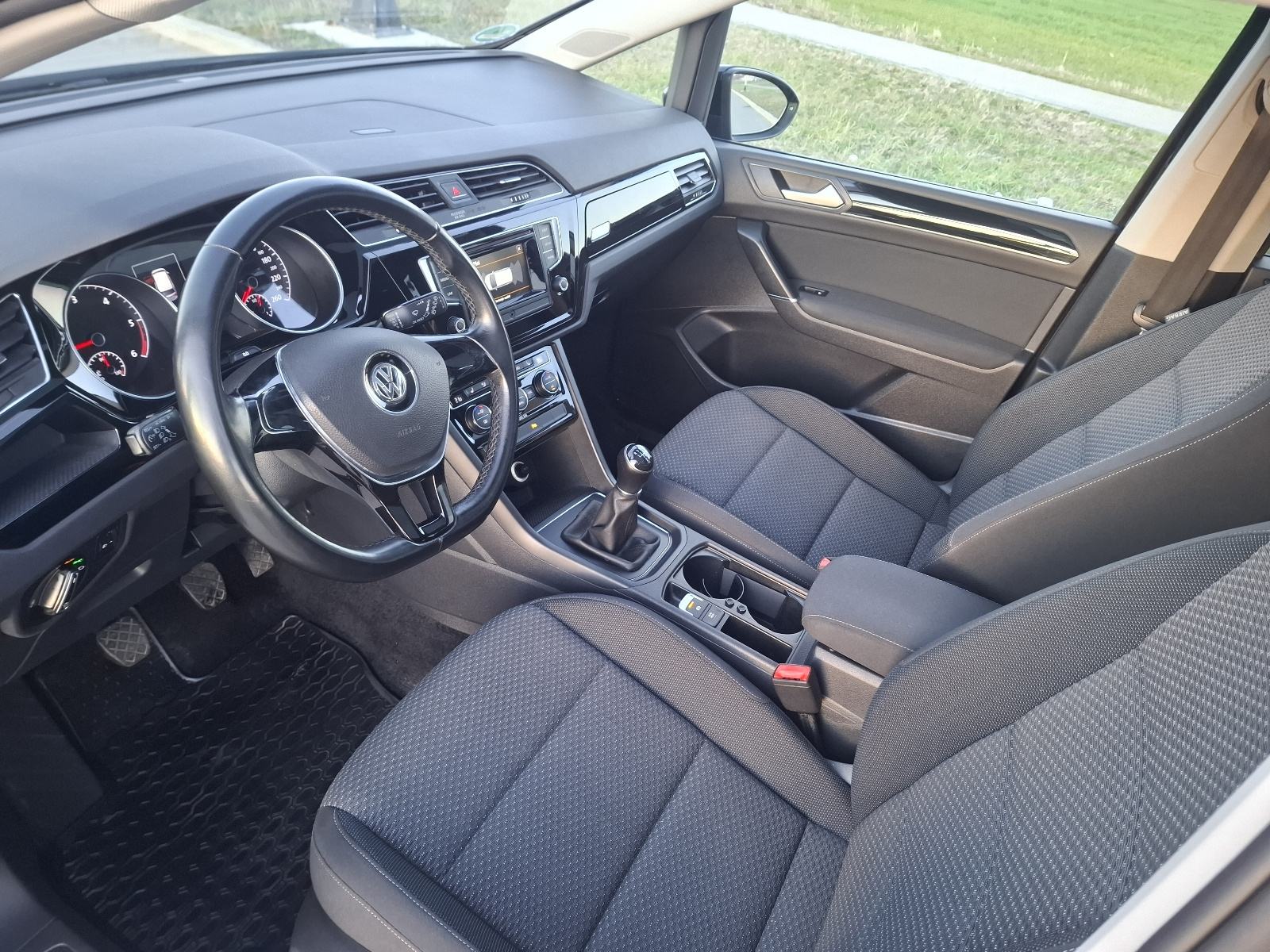 VW Touran 1,6 TDI BMT 7 SJEDALA, PANORAMA, fotografija 11