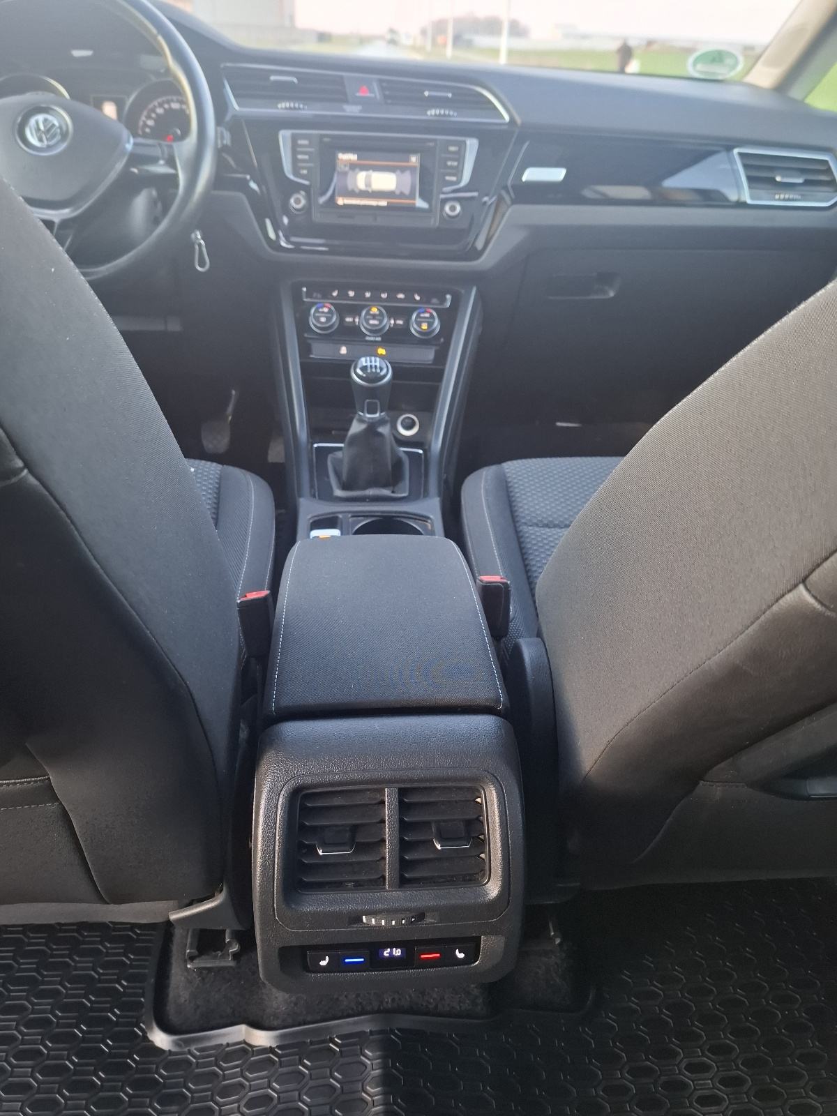 VW Touran 1,6 TDI BMT 7 SJEDALA, PANORAMA, fotografija 13