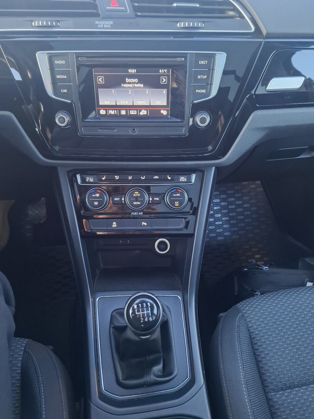 VW Touran 1,6 TDI BMT 7 SJEDALA, PANORAMA, fotografija 19
