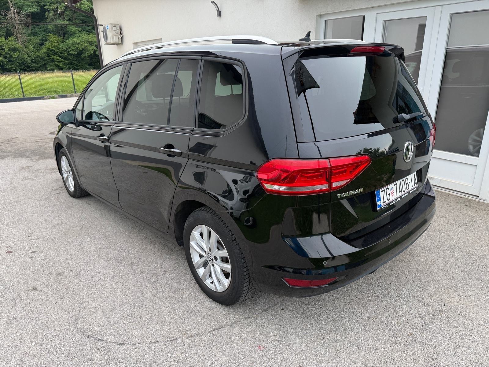 VW Touran 1,6 TDI DSG, 7 sjedala, fotografija 3