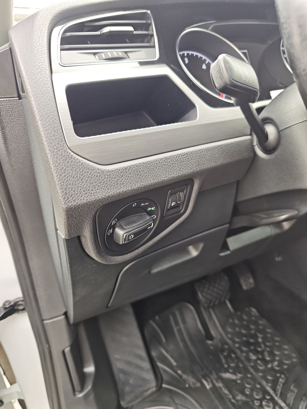 VW Touran 1,6 TDI 85 kw DSG automatik, fotografija 15
