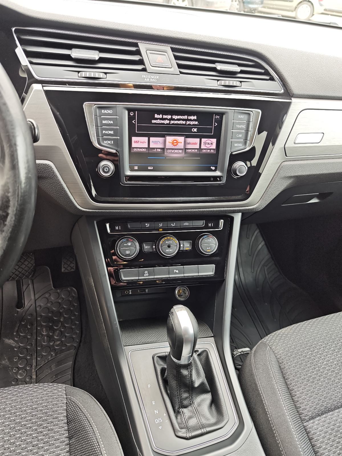VW Touran 1,6 TDI 85 kw DSG automatik, fotografija 13