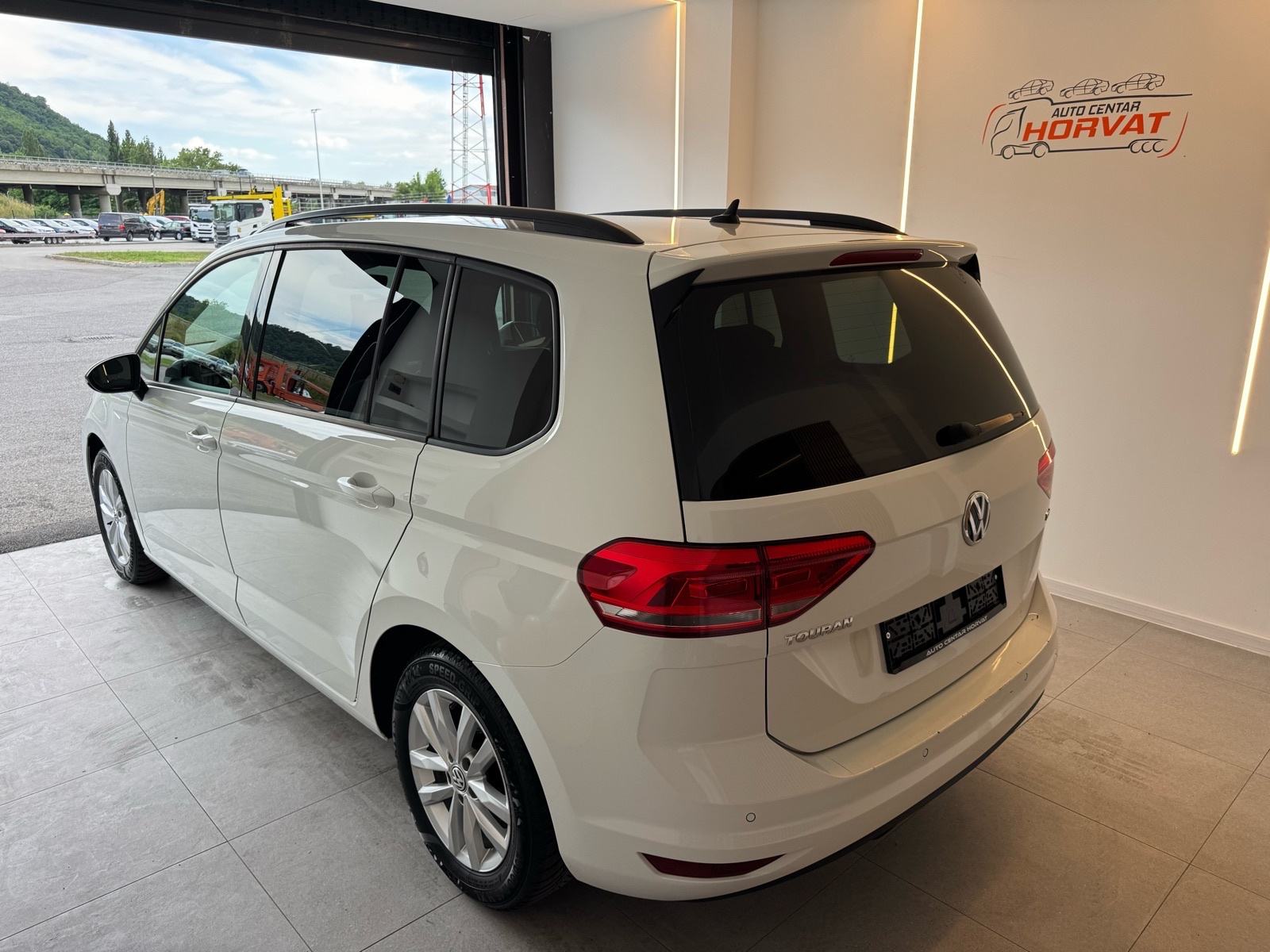 VW Touran 1,6 TDI BMT DSG Highline 2016.; Navi; Xenon+LED; Kamera;, fotografija 5
