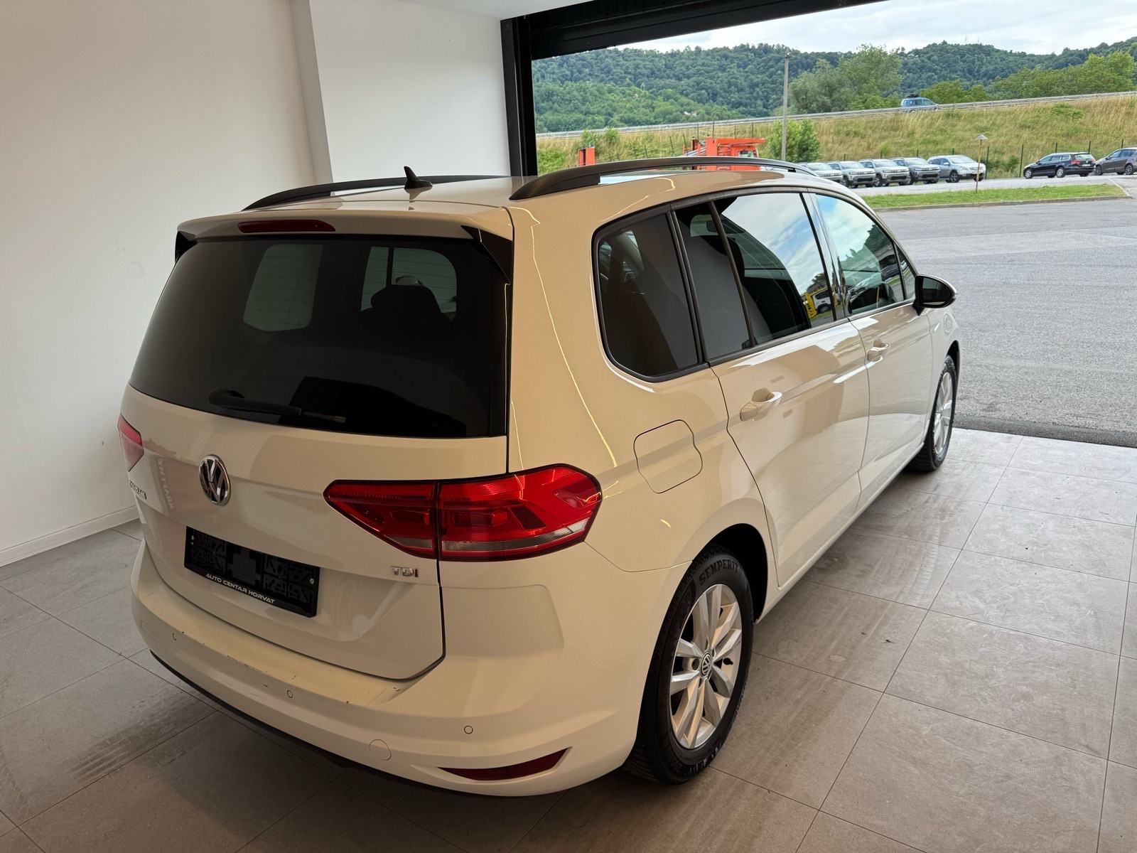 VW Touran 1,6 TDI BMT DSG Highline 2016.; Navi; Xenon+LED; Kamera;, fotografija 4