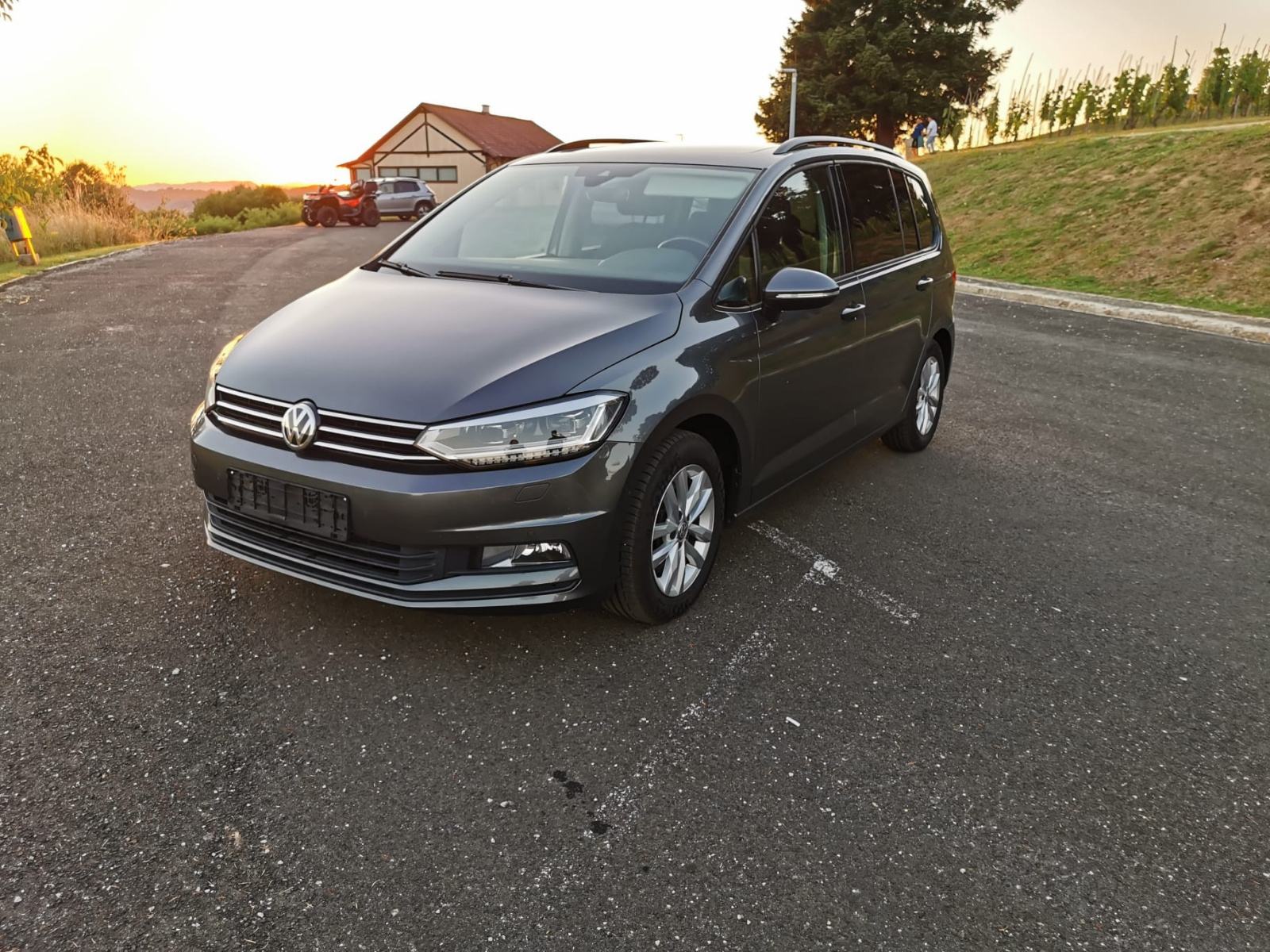 VW Touran 1,6 TDI BMT DSG *PANORAMA*, fotografija 4