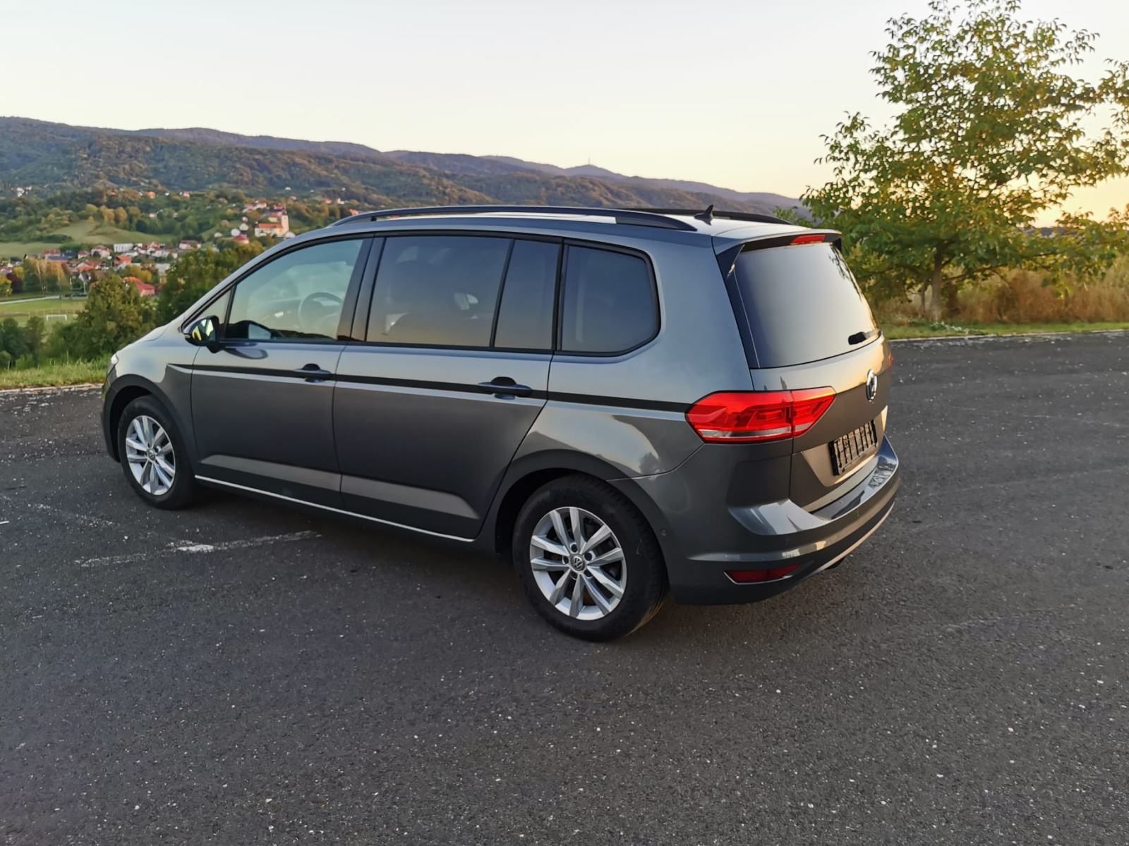 VW Touran 1,6 TDI BMT DSG *PANORAMA*, fotografija 7