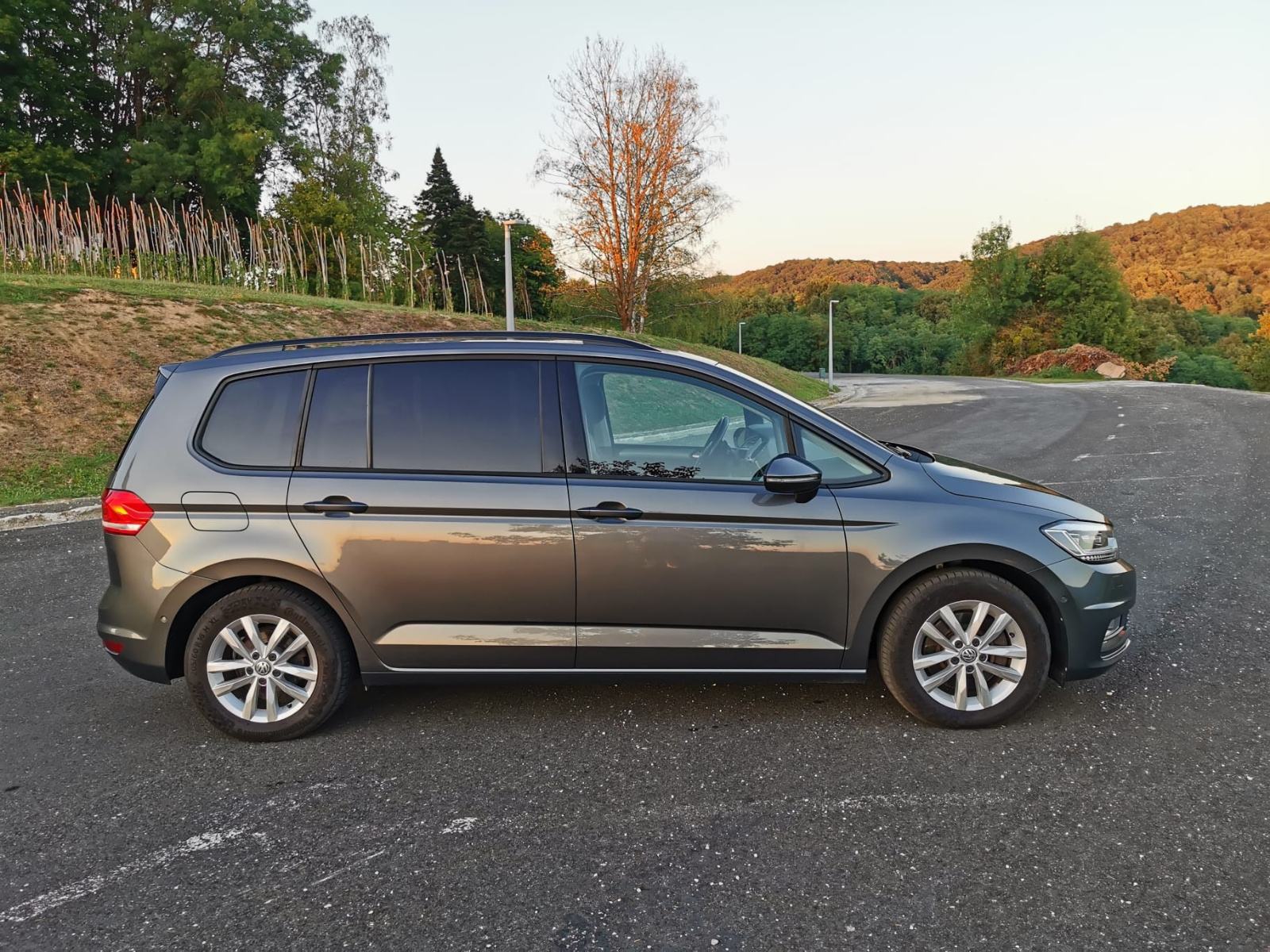 VW Touran 1,6 TDI BMT DSG *PANORAMA*, fotografija 11
