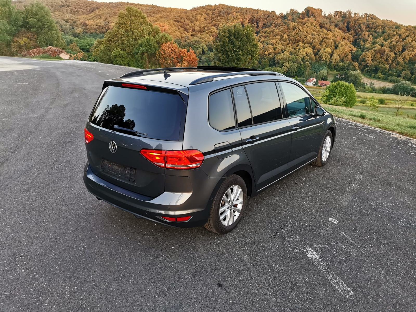 VW Touran 1,6 TDI BMT DSG *PANORAMA*, fotografija 10