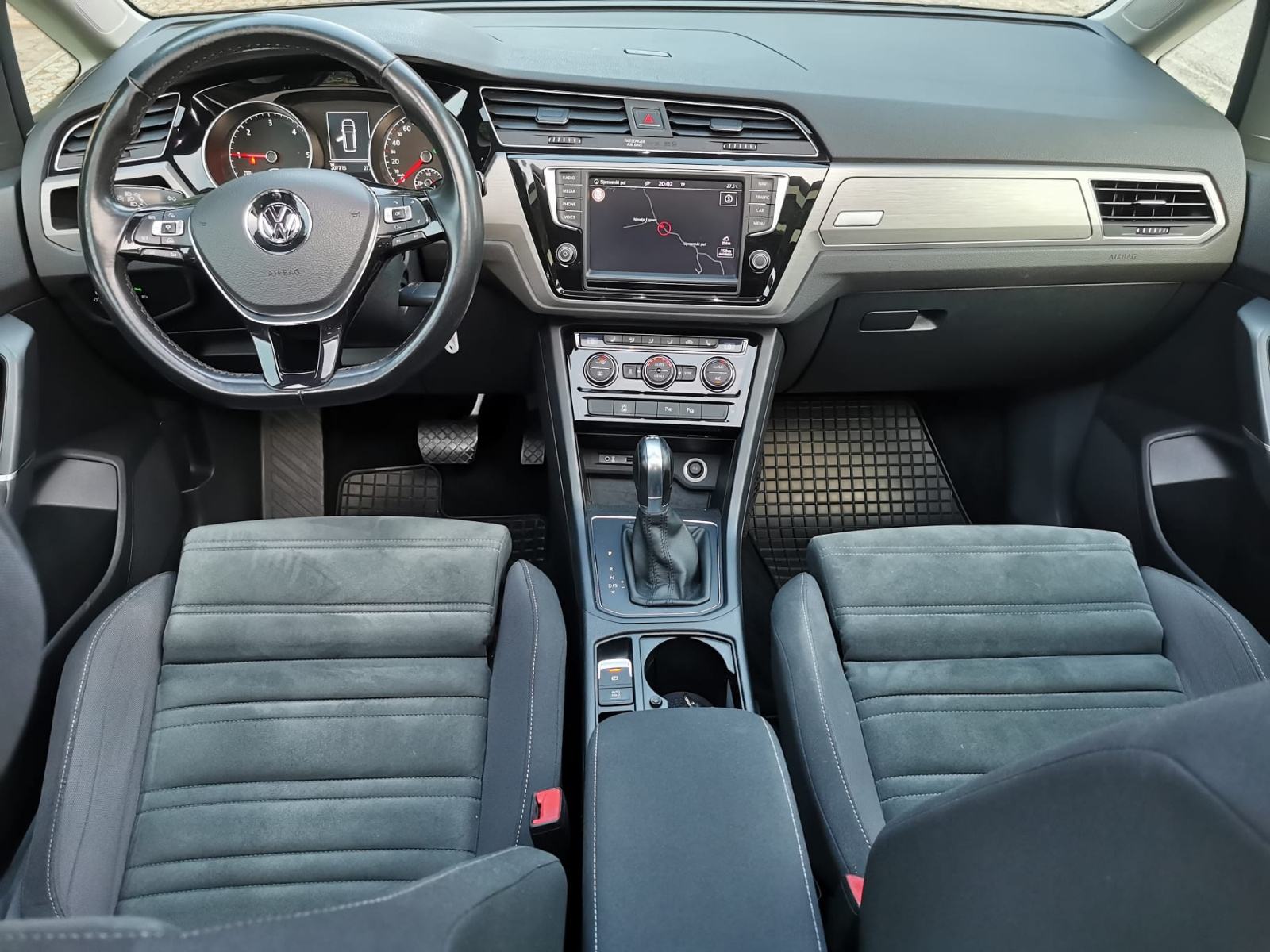 VW Touran 1,6 TDI BMT DSG *PANORAMA*, fotografija 18