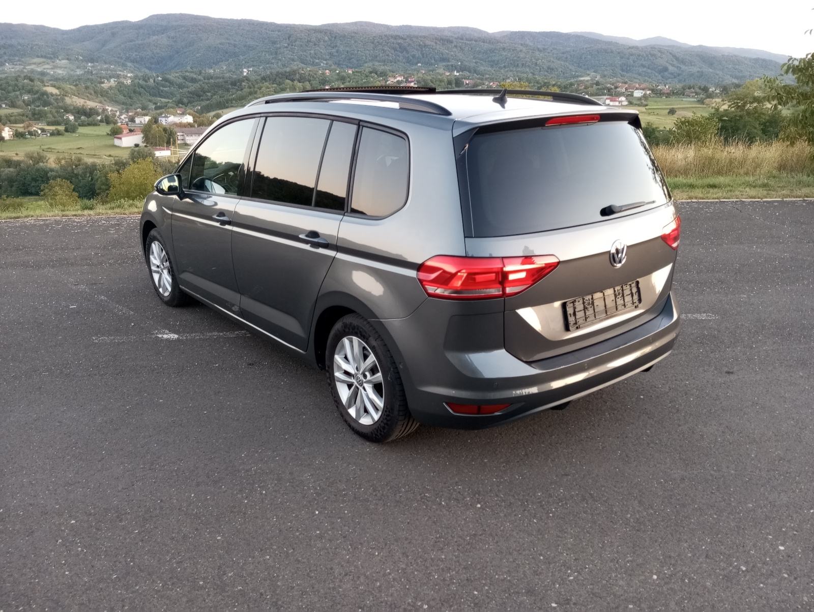 VW Touran 1,6 TDI BMT DSG *PANORAMA*, fotografija 8
