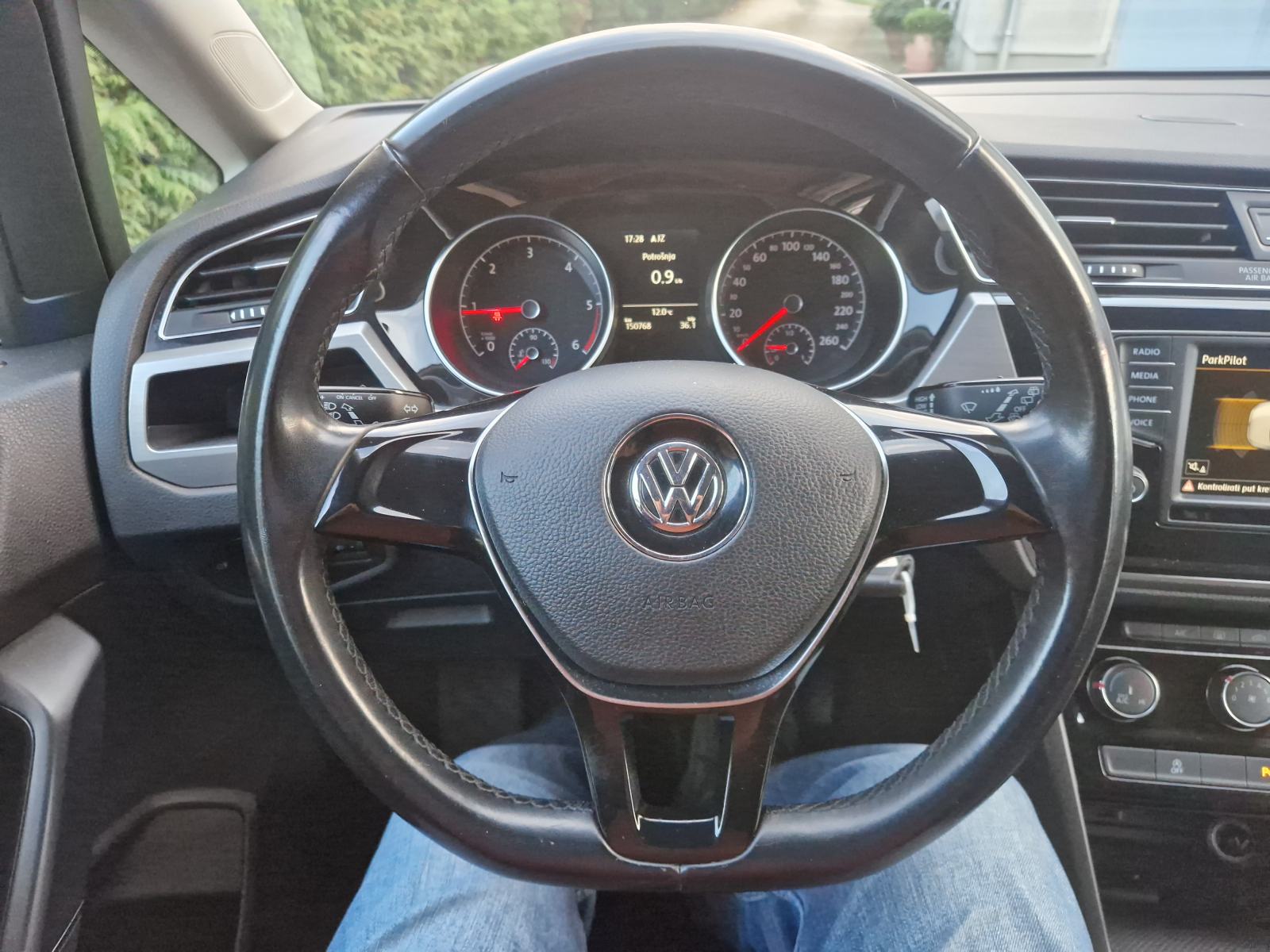 VW Touran 1,6 TDI Blumotion, fotografija 9