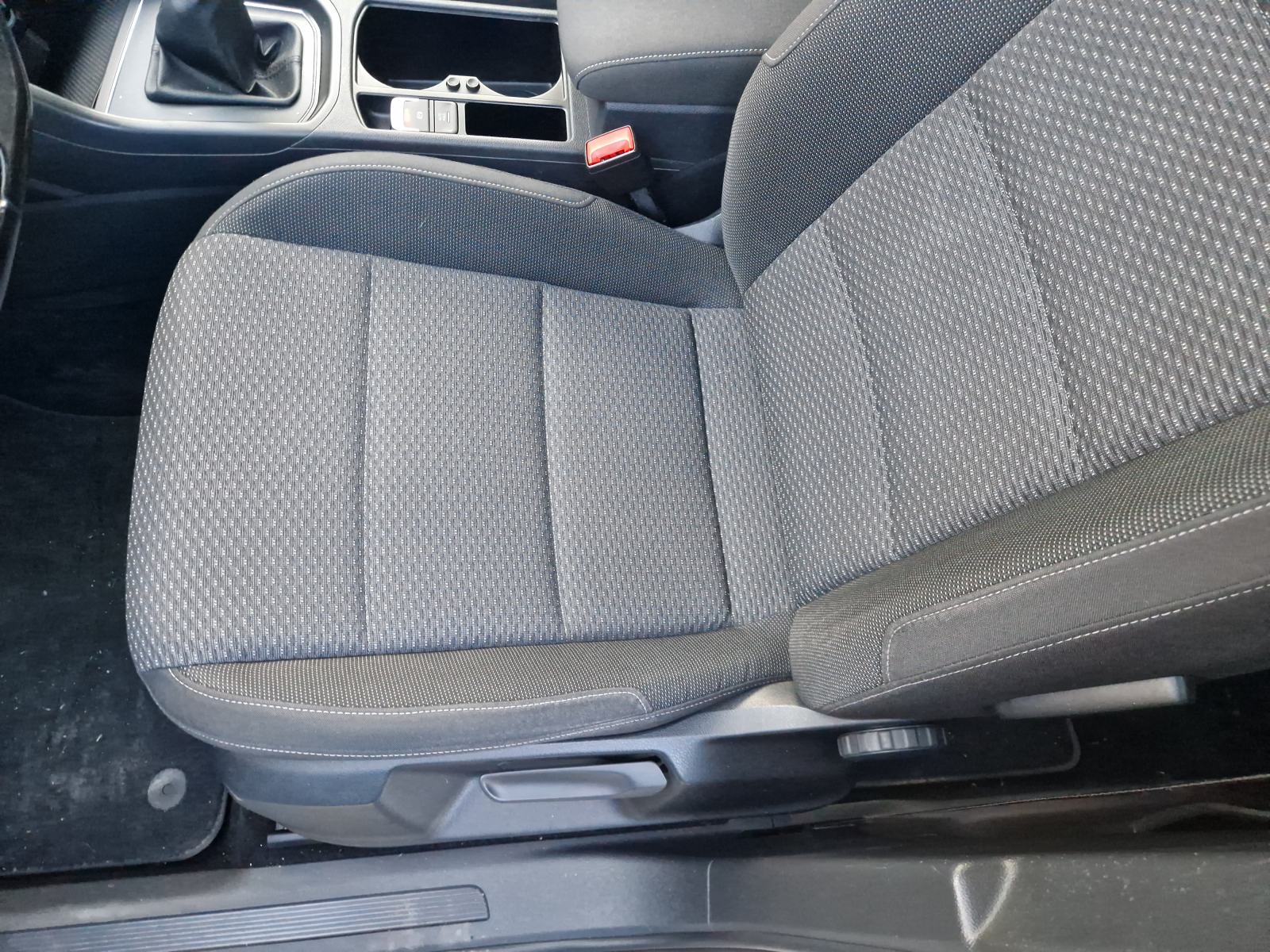 VW Touran 1,6 TDI Blumotion, fotografija 13