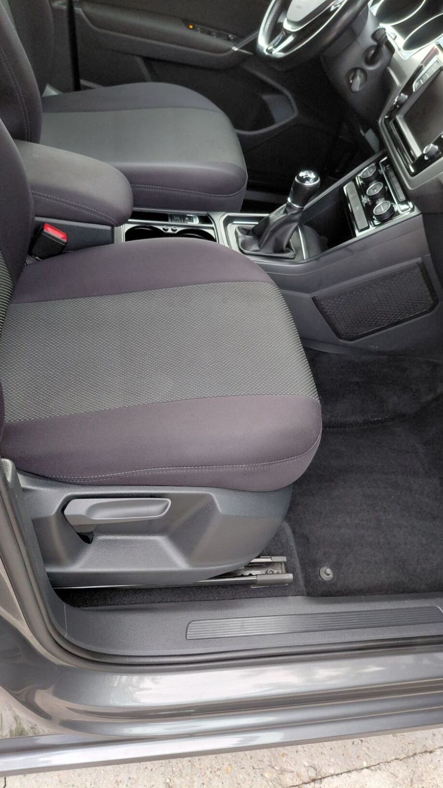 VW Touran 1,6 TDI BMT, fotografija 12