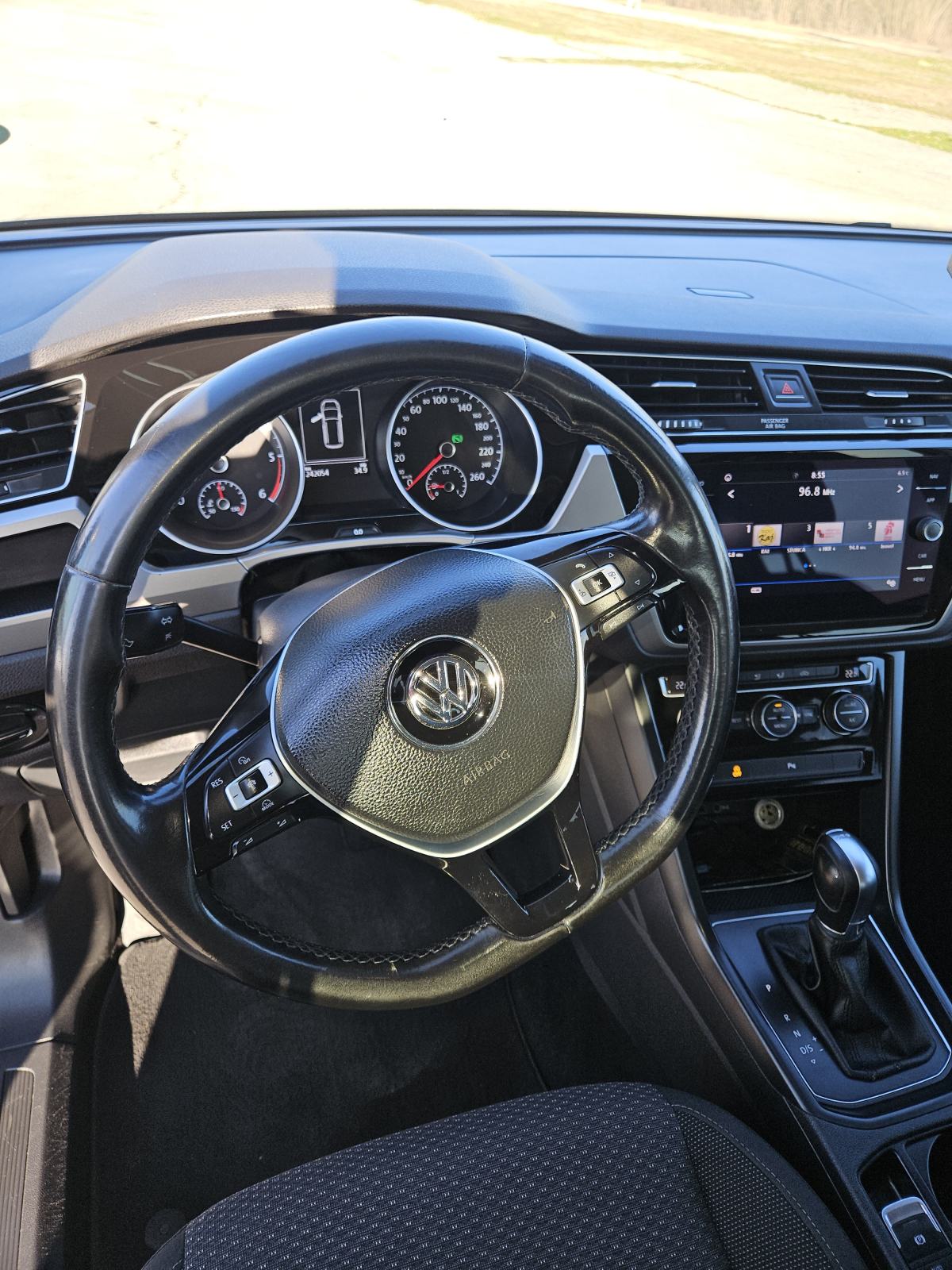 VW Touran 1,6 TDI DSG 7 sjedala PRILIKA, fotografija 2