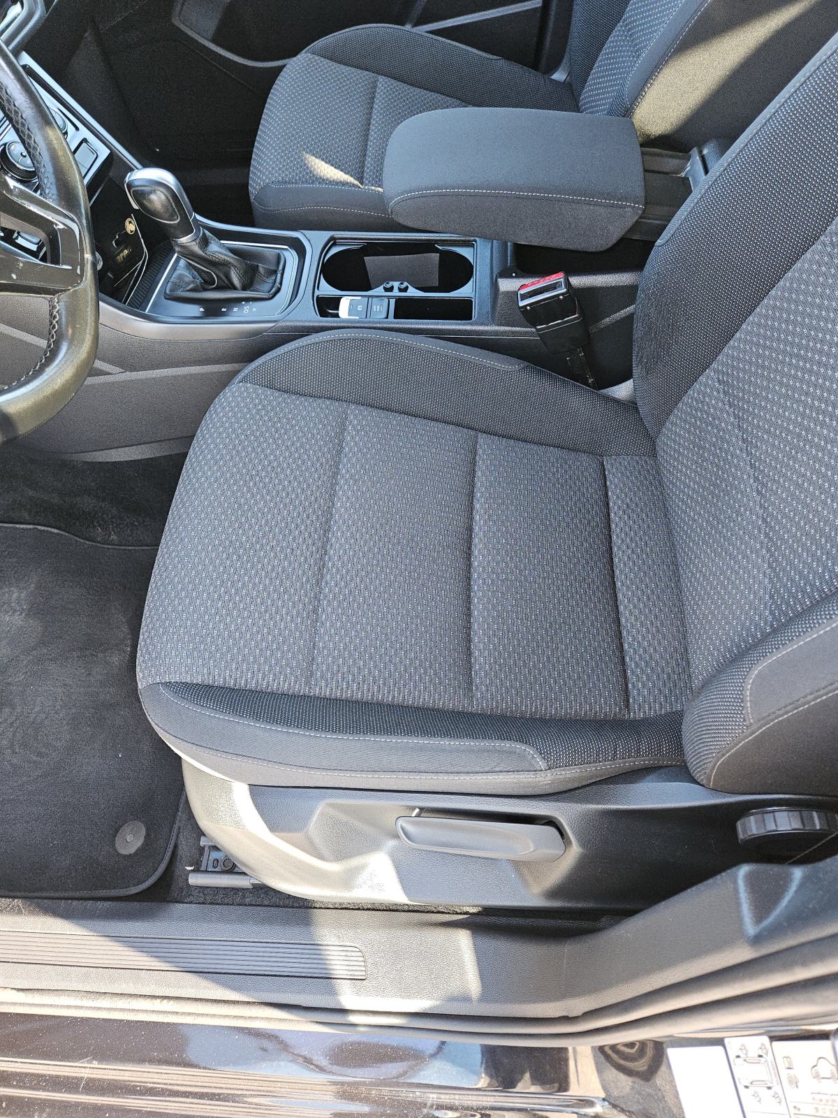 VW Touran 1,6 TDI DSG 7 sjedala PRILIKA, fotografija 5