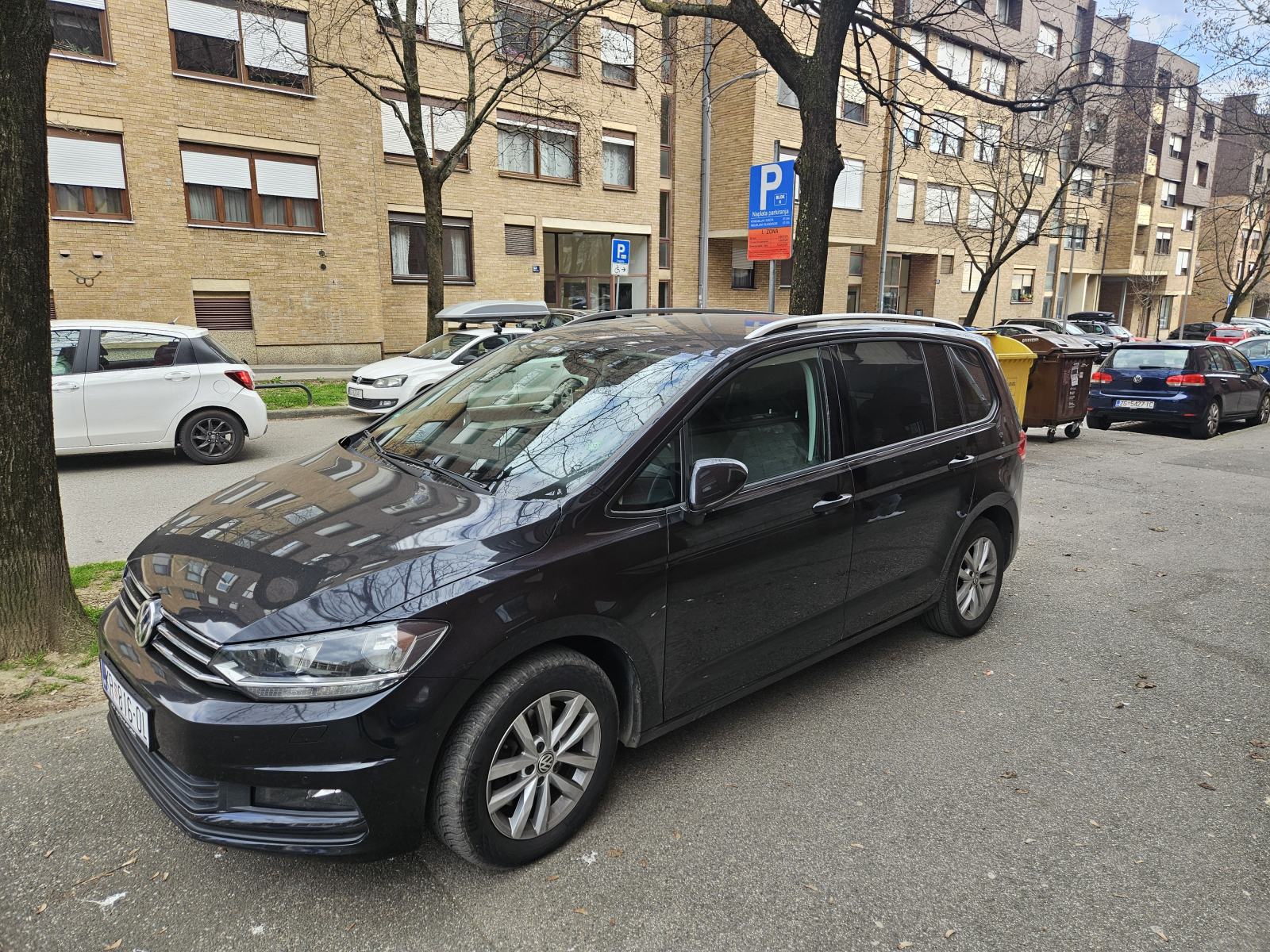 VW Touran 1,6 TDI DSG 7 sjedala PRILIKA, fotografija 3