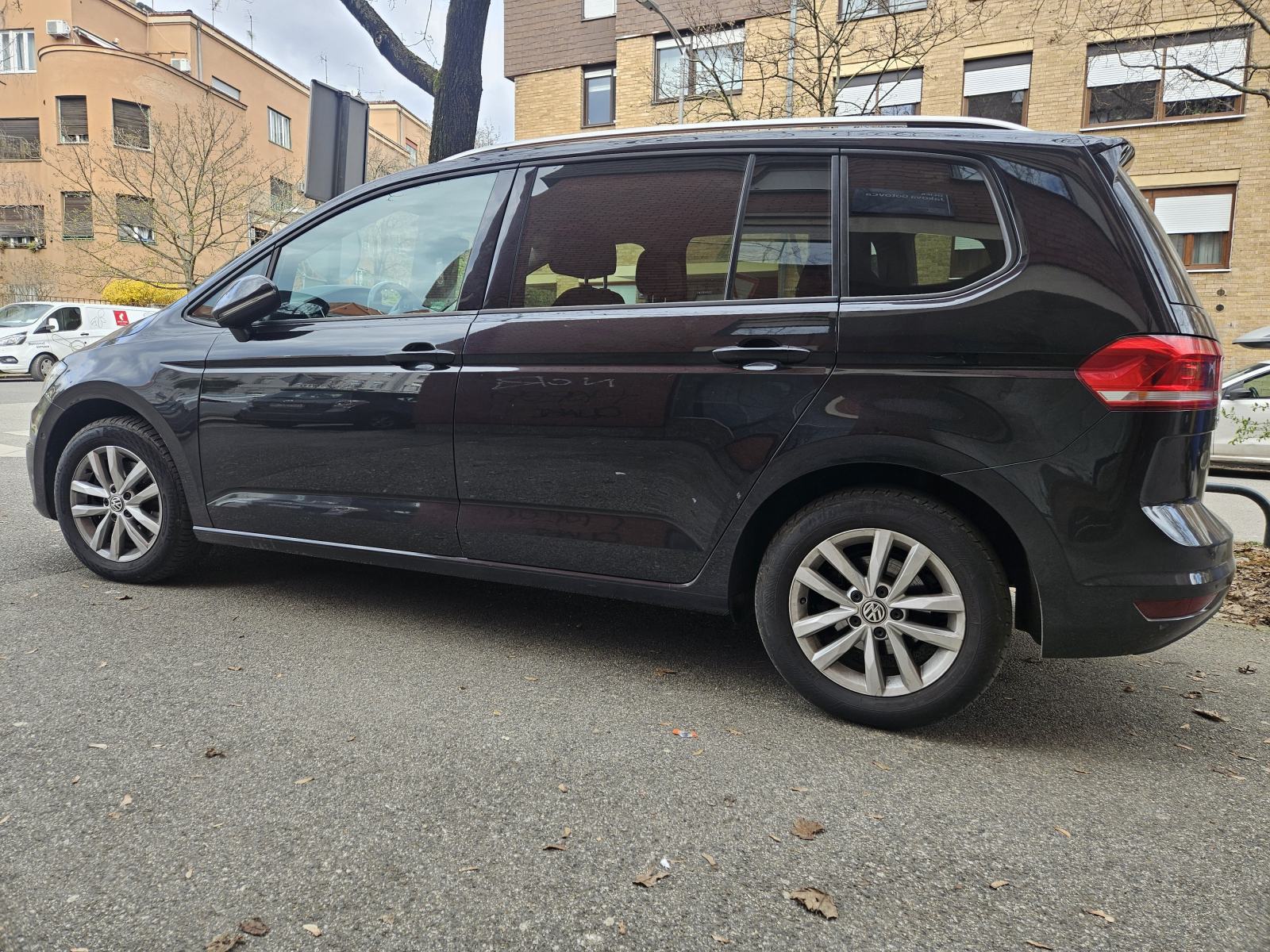 VW Touran 1,6 TDI DSG 7 sjedala PRILIKA, fotografija 20