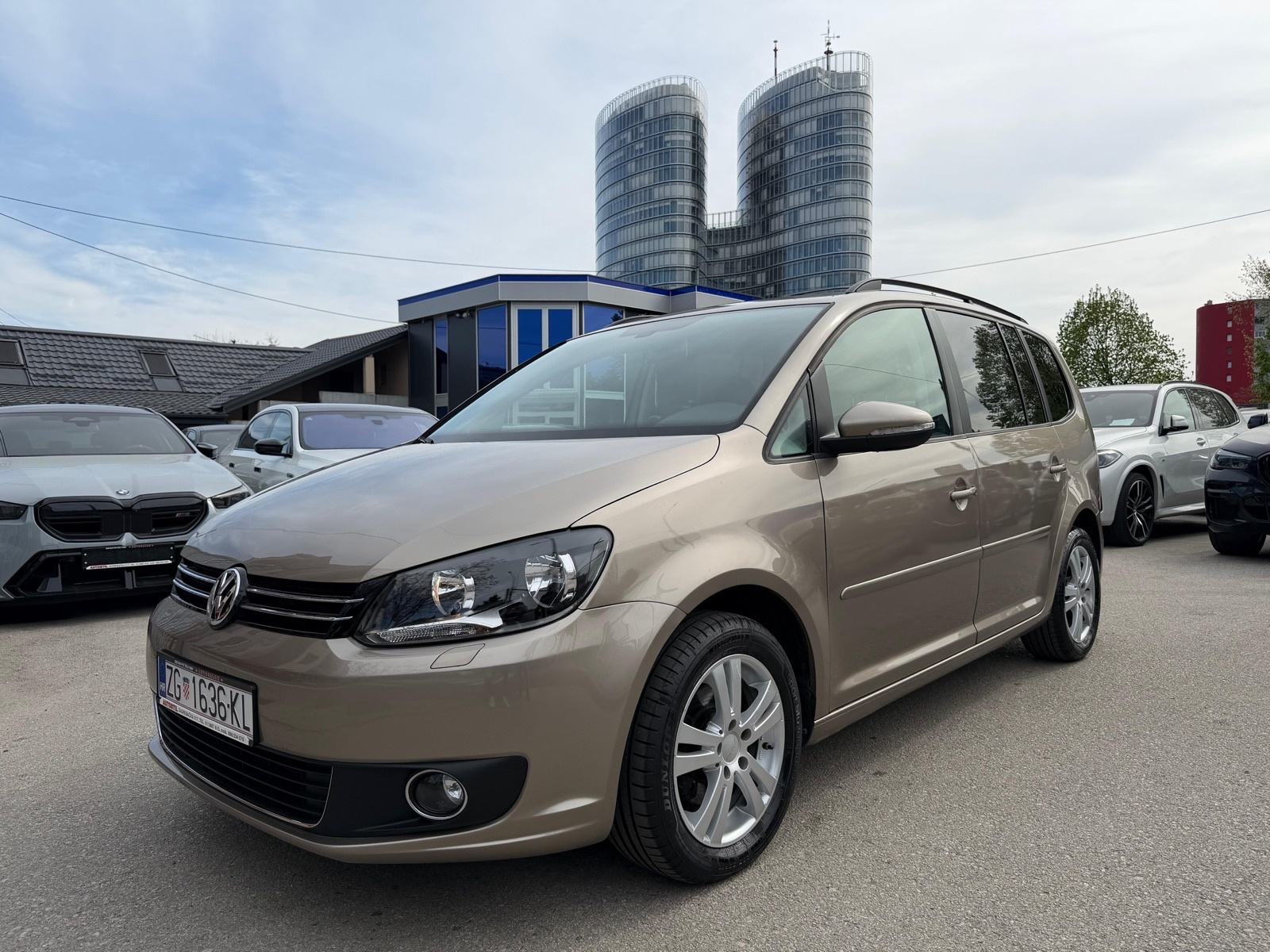 VW Touran 1.6 TDI DSG COMFORTLINE **REGISTRIRAN**, fotografija 1