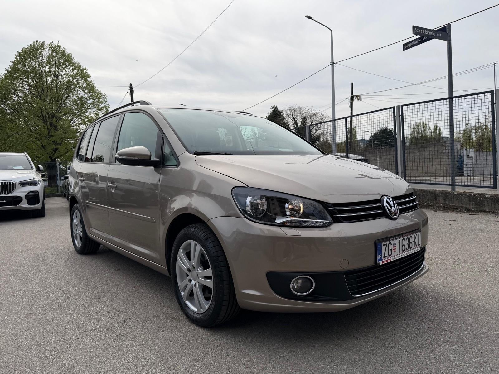 VW Touran 1.6 TDI DSG COMFORTLINE **REGISTRIRAN**, fotografija 3