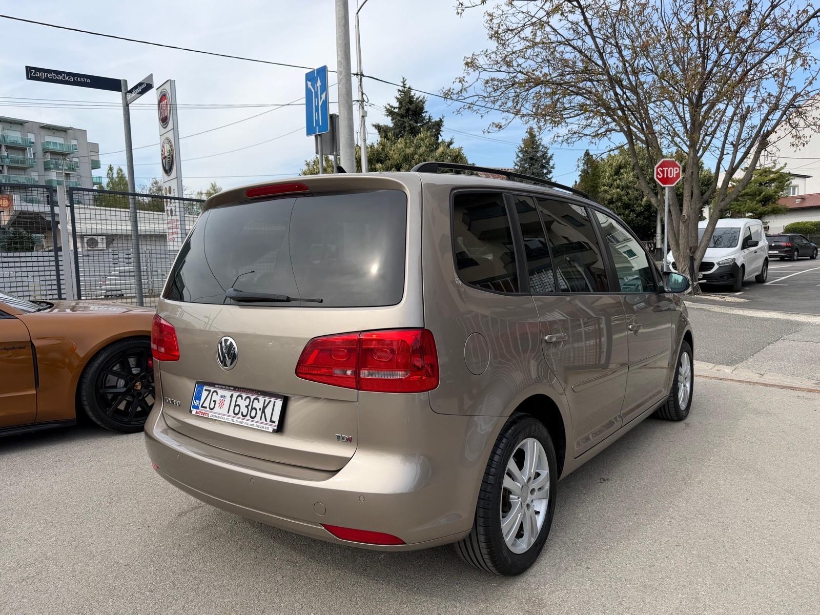 VW Touran 1.6 TDI DSG COMFORTLINE **REGISTRIRAN**, fotografija 5